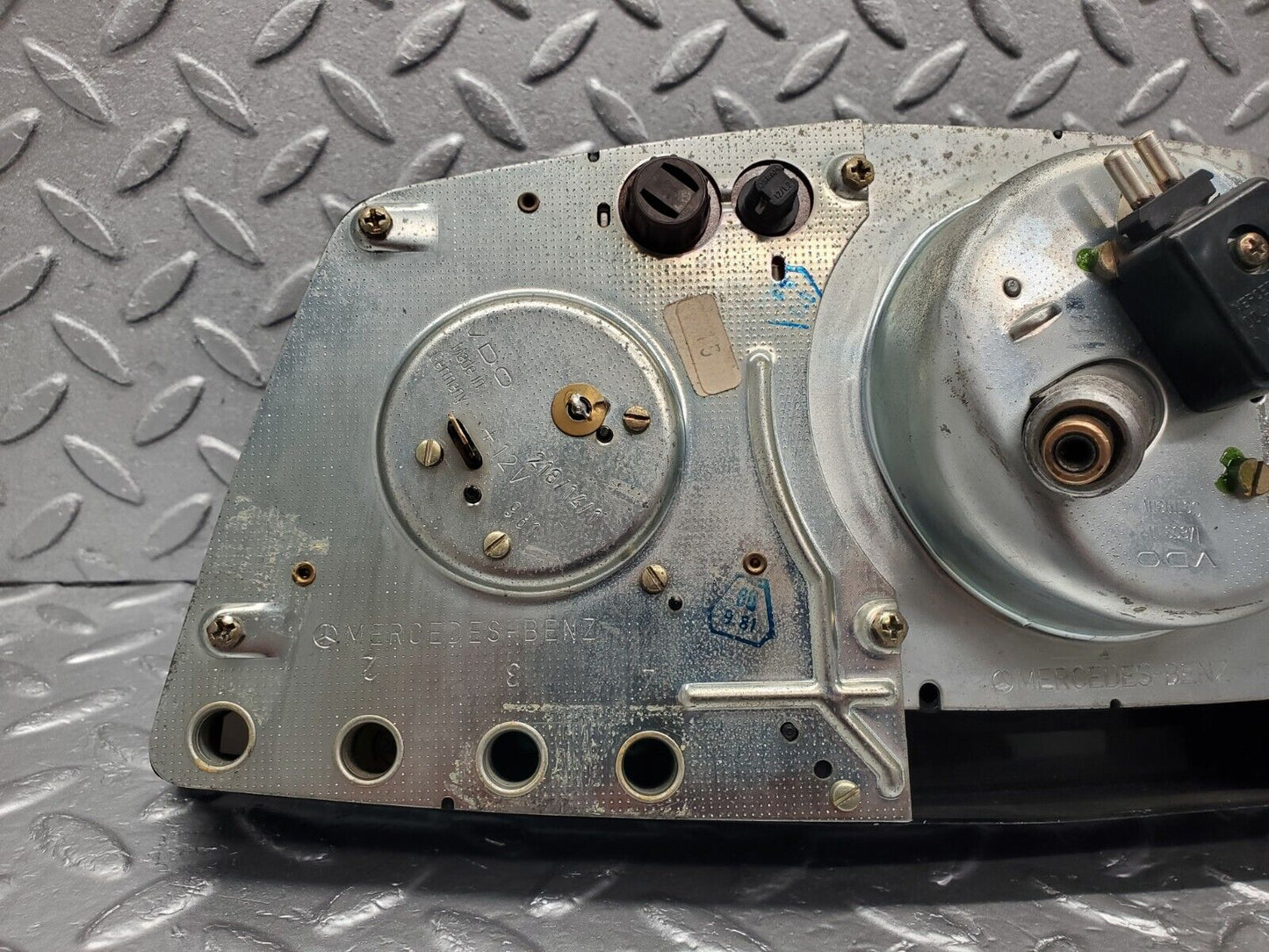 46454 Mercedes-Benz C123 280CE Coupe Instrument Cluster 1235423701