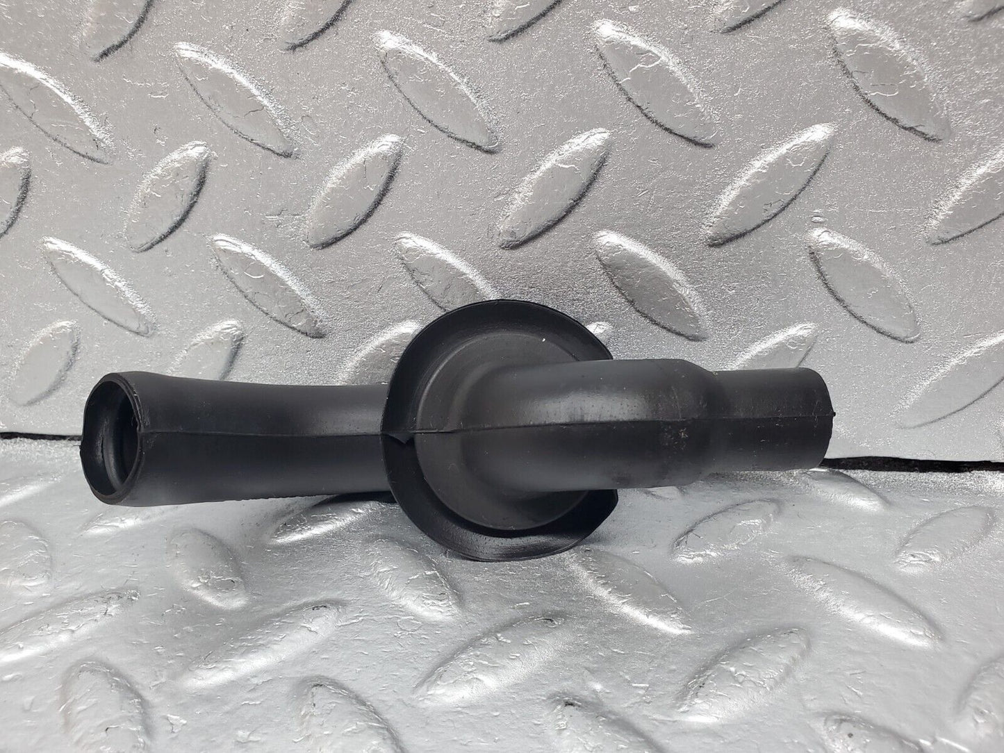 45740 Mercedes-Benz W126 420SE Heater Water Drain Hose Pipe Right 1268300496