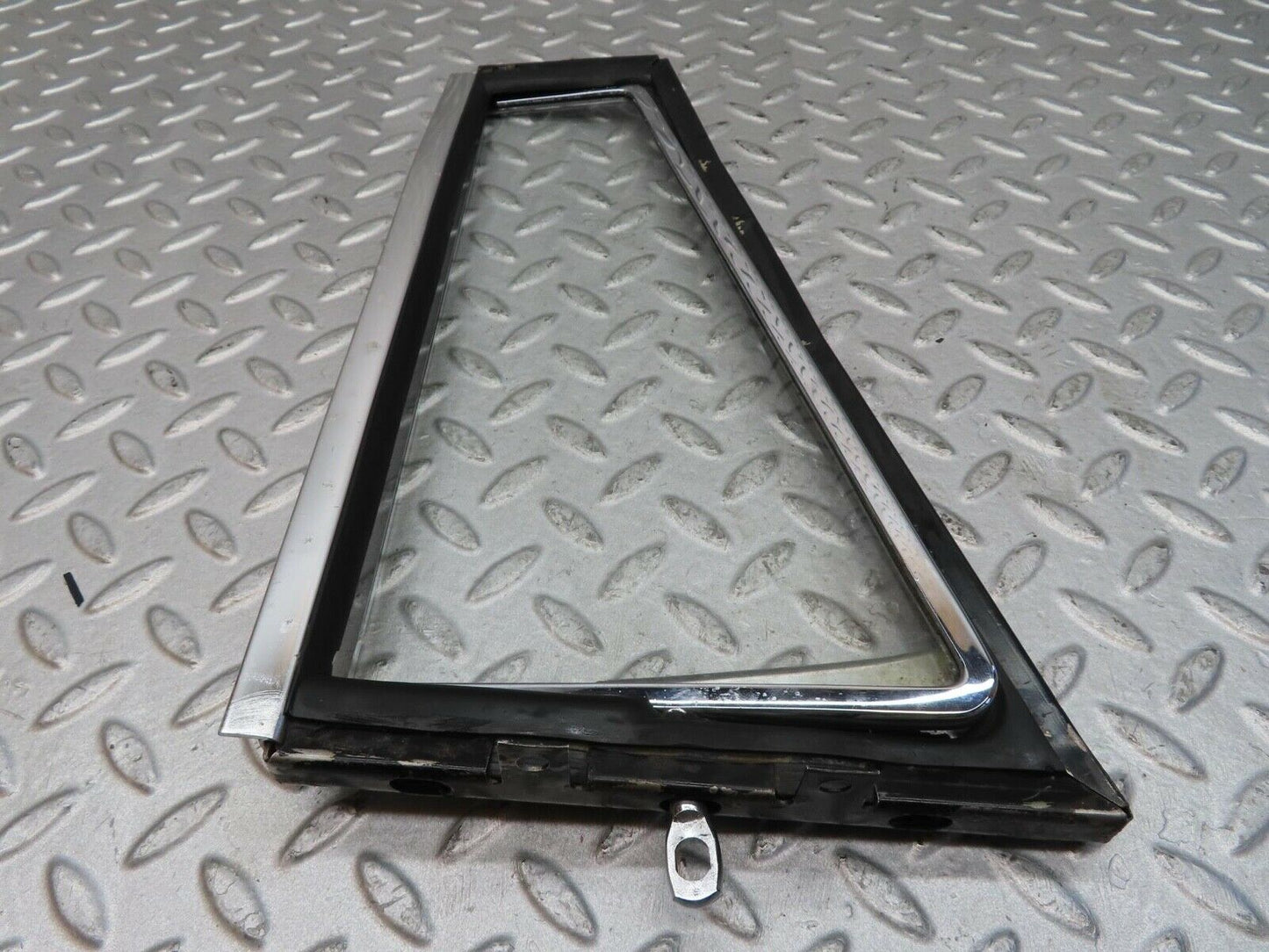 12650 Mercedes-Benz W111 220SE Front Left Quarter Window Glass