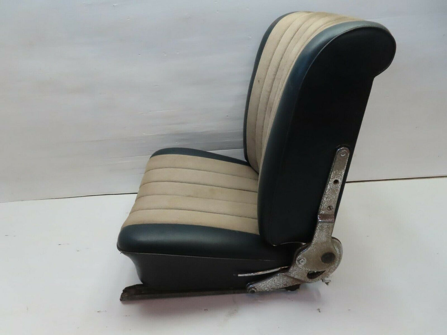10670 Mercedes-Benz W108  Front Left Seat
