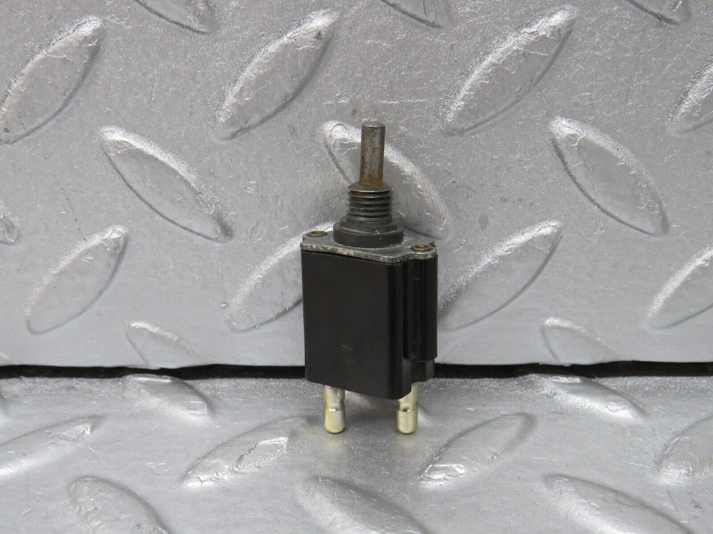 37525 Mercedes-Benz W109 300SEL Contact Switch 8086