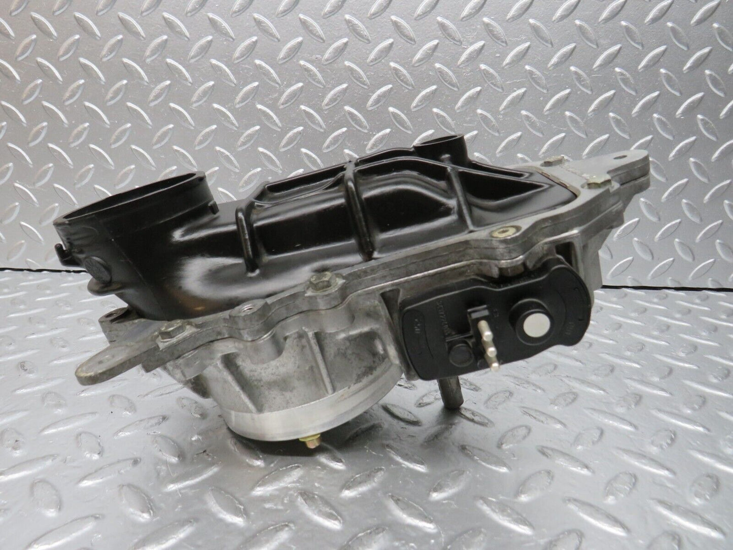 30458 Mercedes-Benz W124 230E Air Flow Mass Meter Sensor Bosch 0438121043