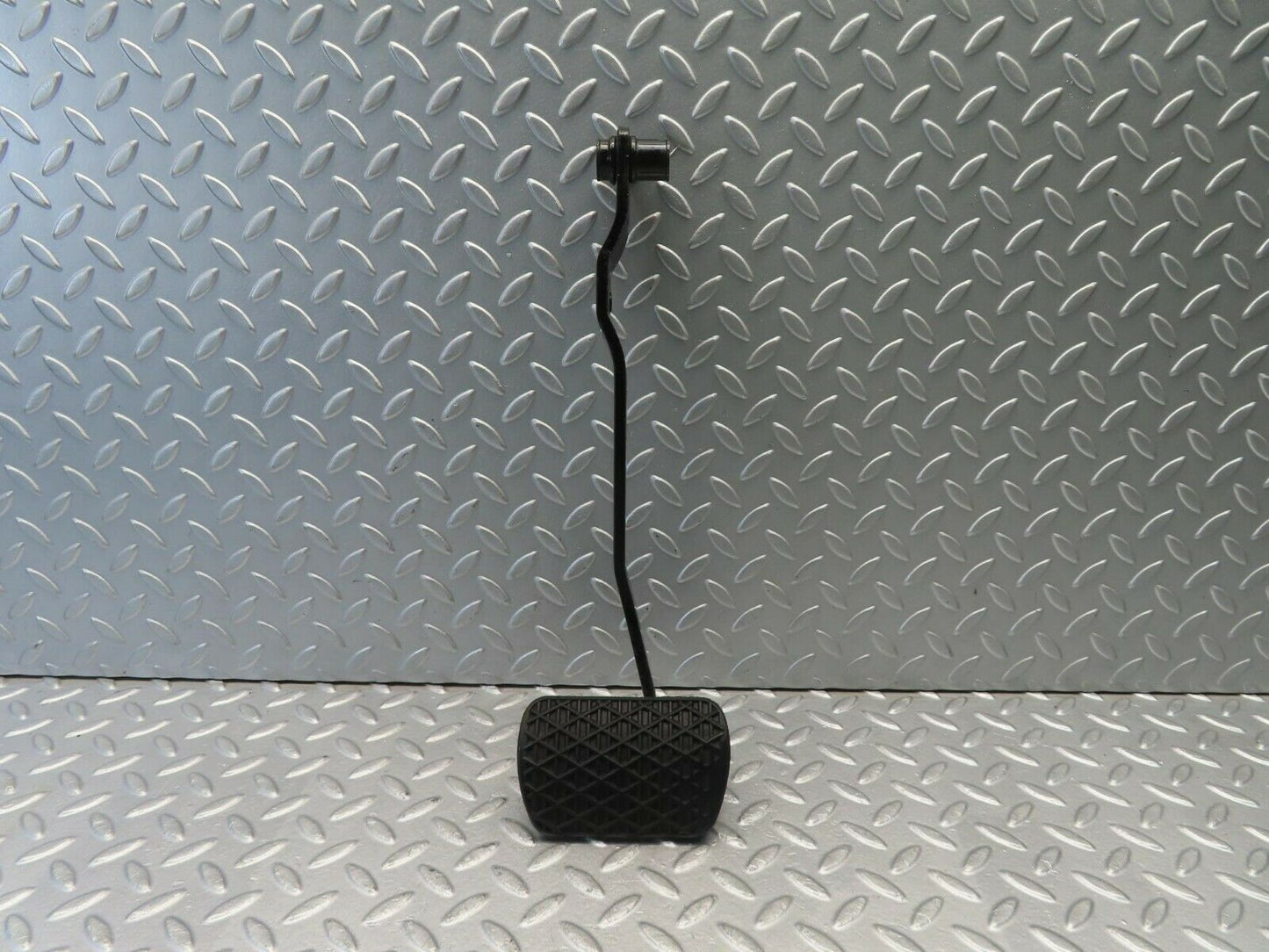 10913 Mercedes-Benz W123 230E Brake Pedal With Rubber