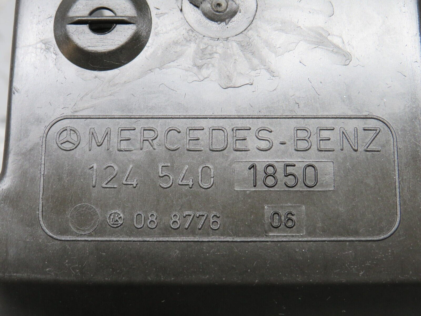 30410 Mercedes-Benz W124 230E Fuse Box 1245401850