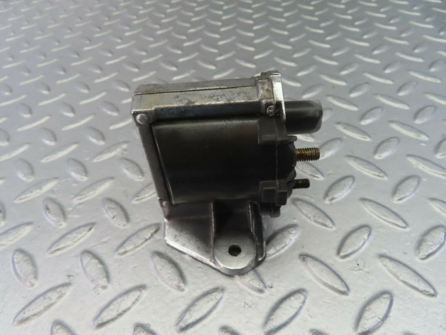 10519 Mercedes-Benz W201 190E Ignition Coil 0001585403