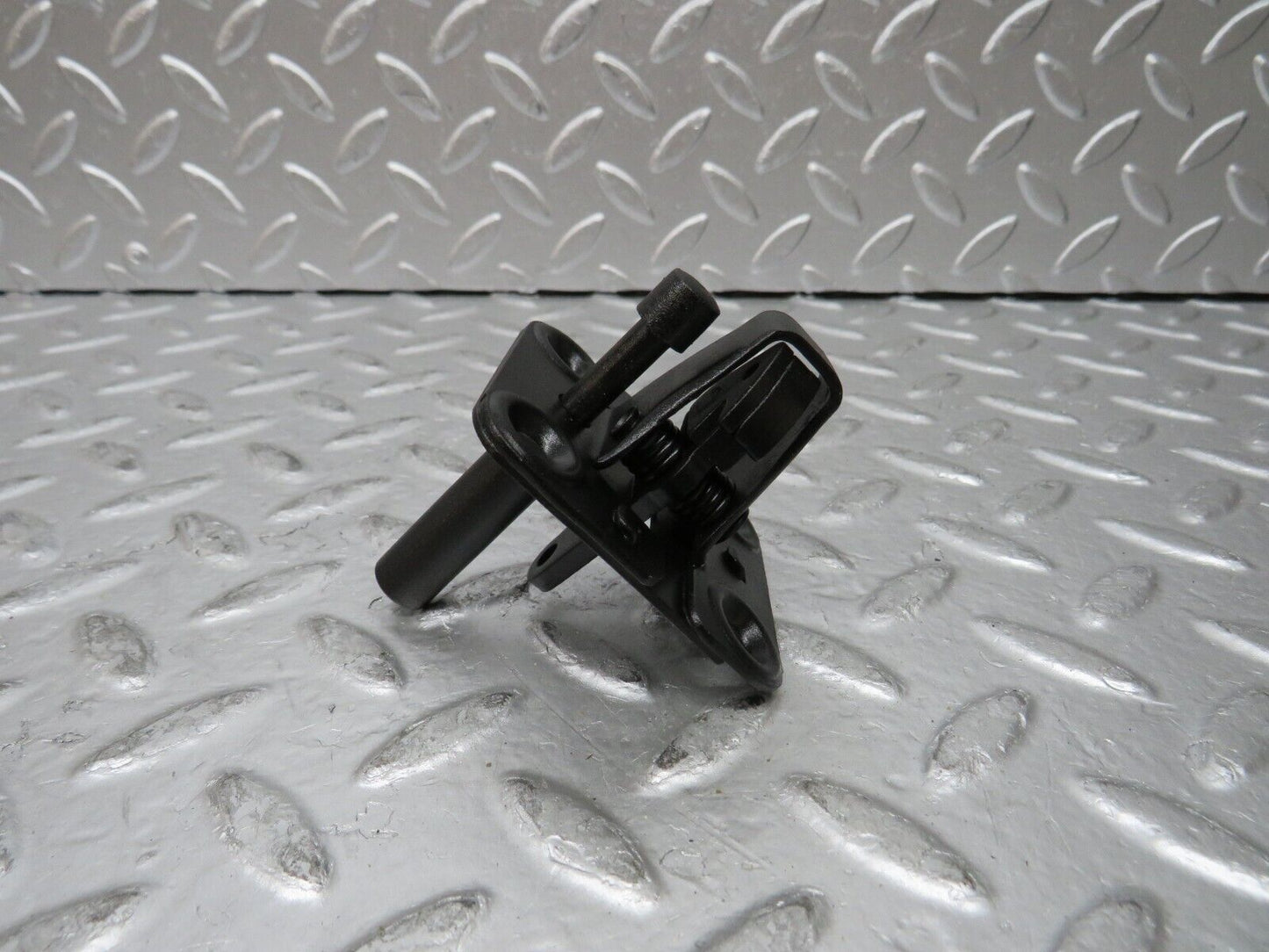 26866 Mercedes-Benz W123 240D Bonnet Lock Latch