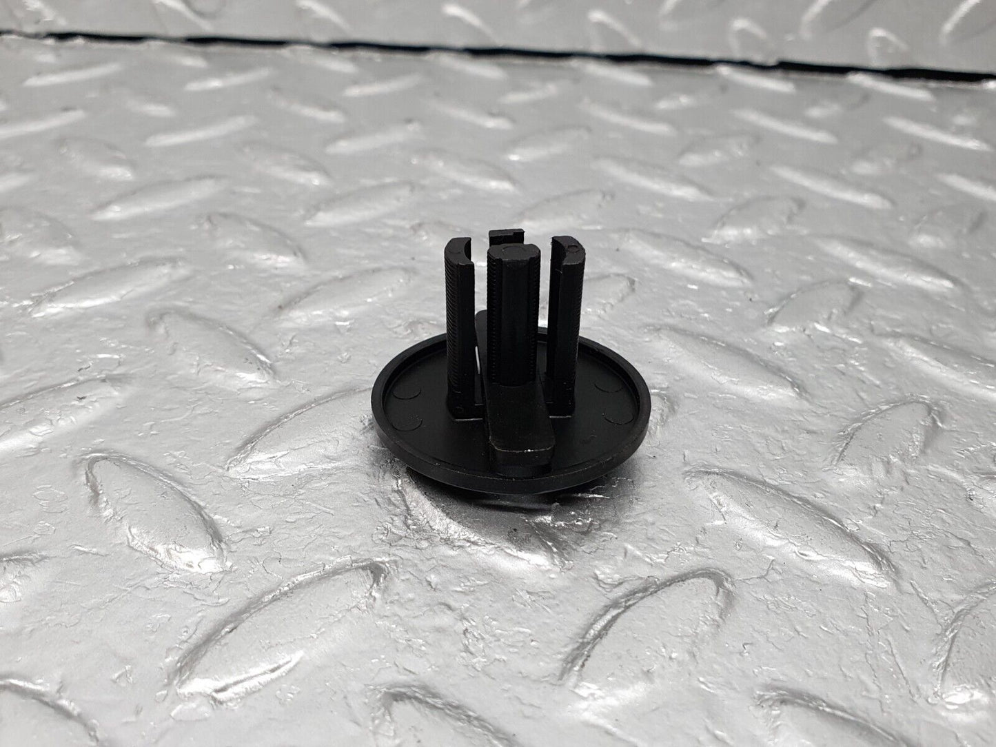 41689 Mercedes-Benz W124 200E Radiator Fan Shroud Holder
