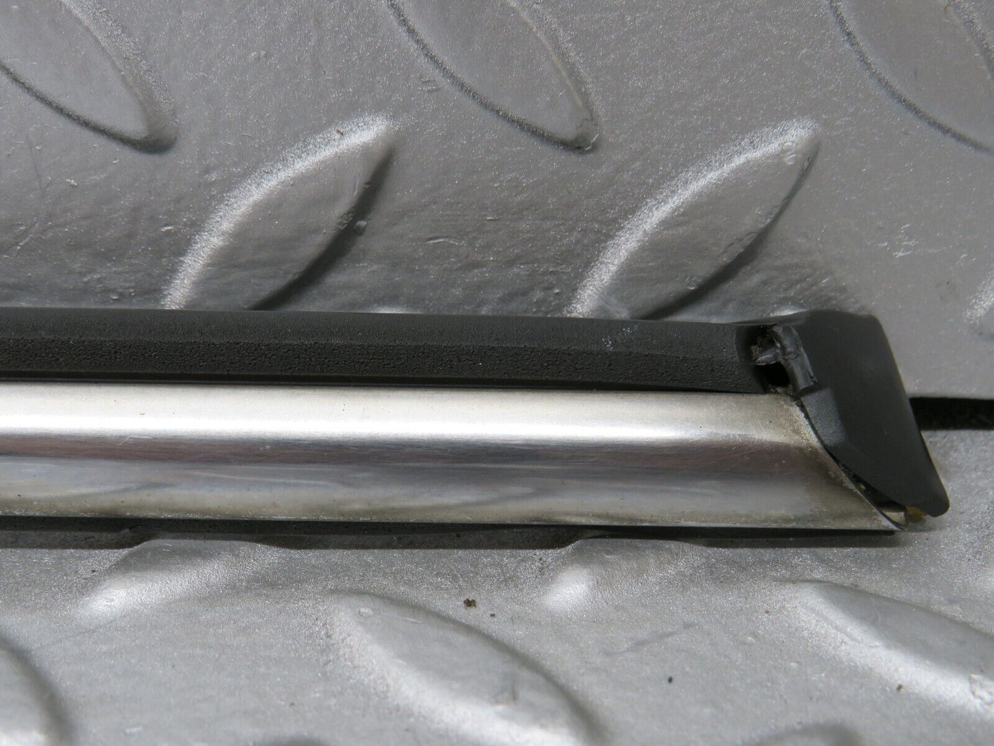 37435 Mercedes-Benz W109 300SEL Front Left Door Centre Moulding Trim
