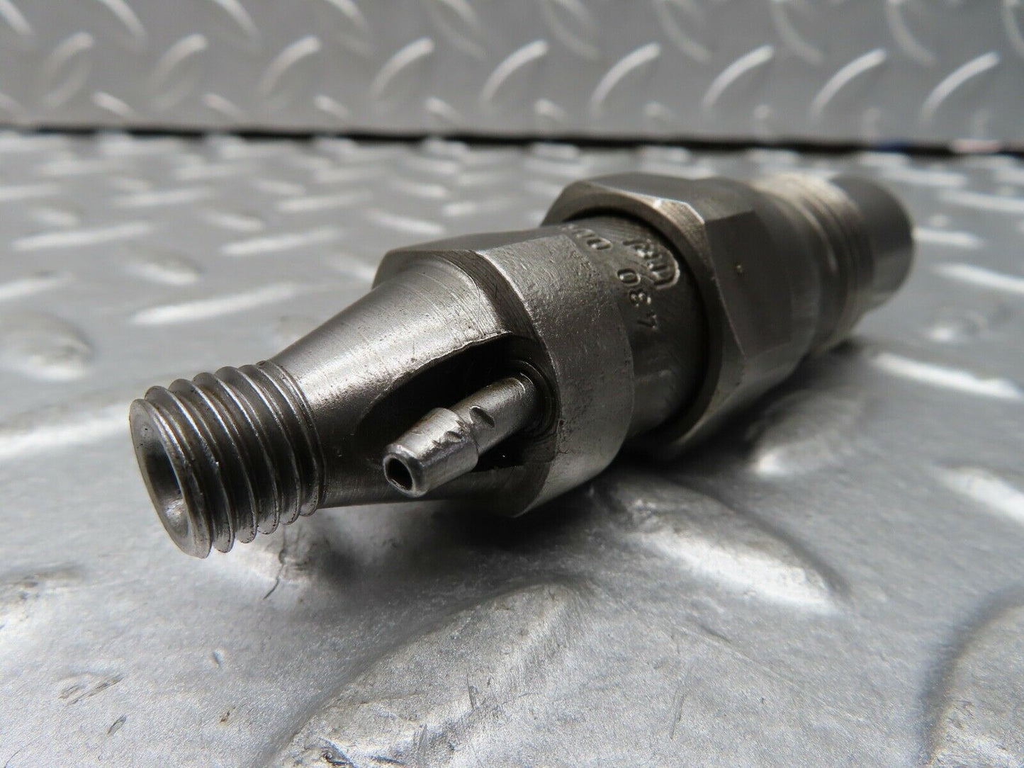 19255 Mercedes-Benz W123 300D Fuel Injector Bosch KCA30SD27/4
