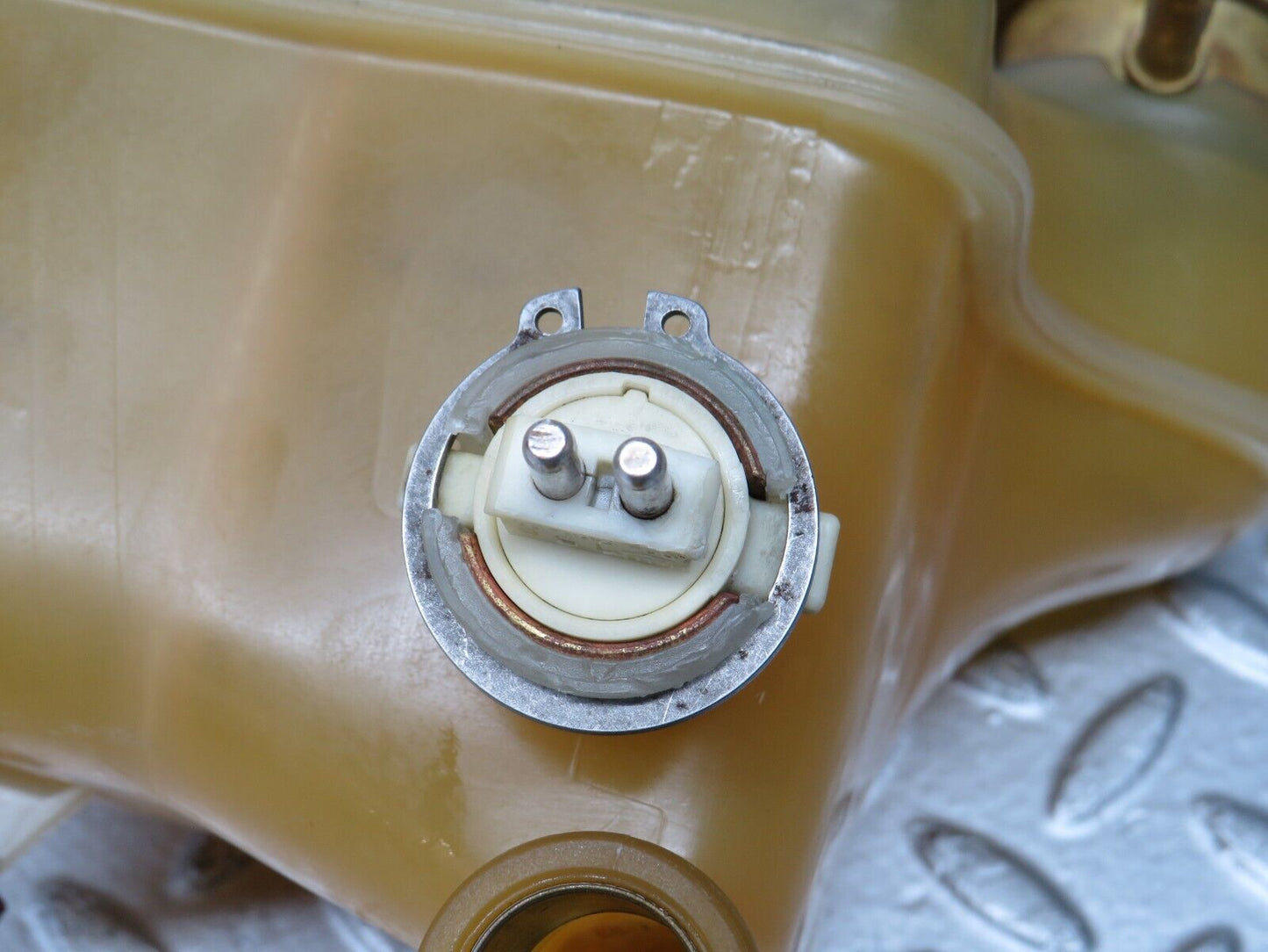 39041 Mercedes-Benz W201 190E Coolant Reservoir Tank No Cap 1245000649