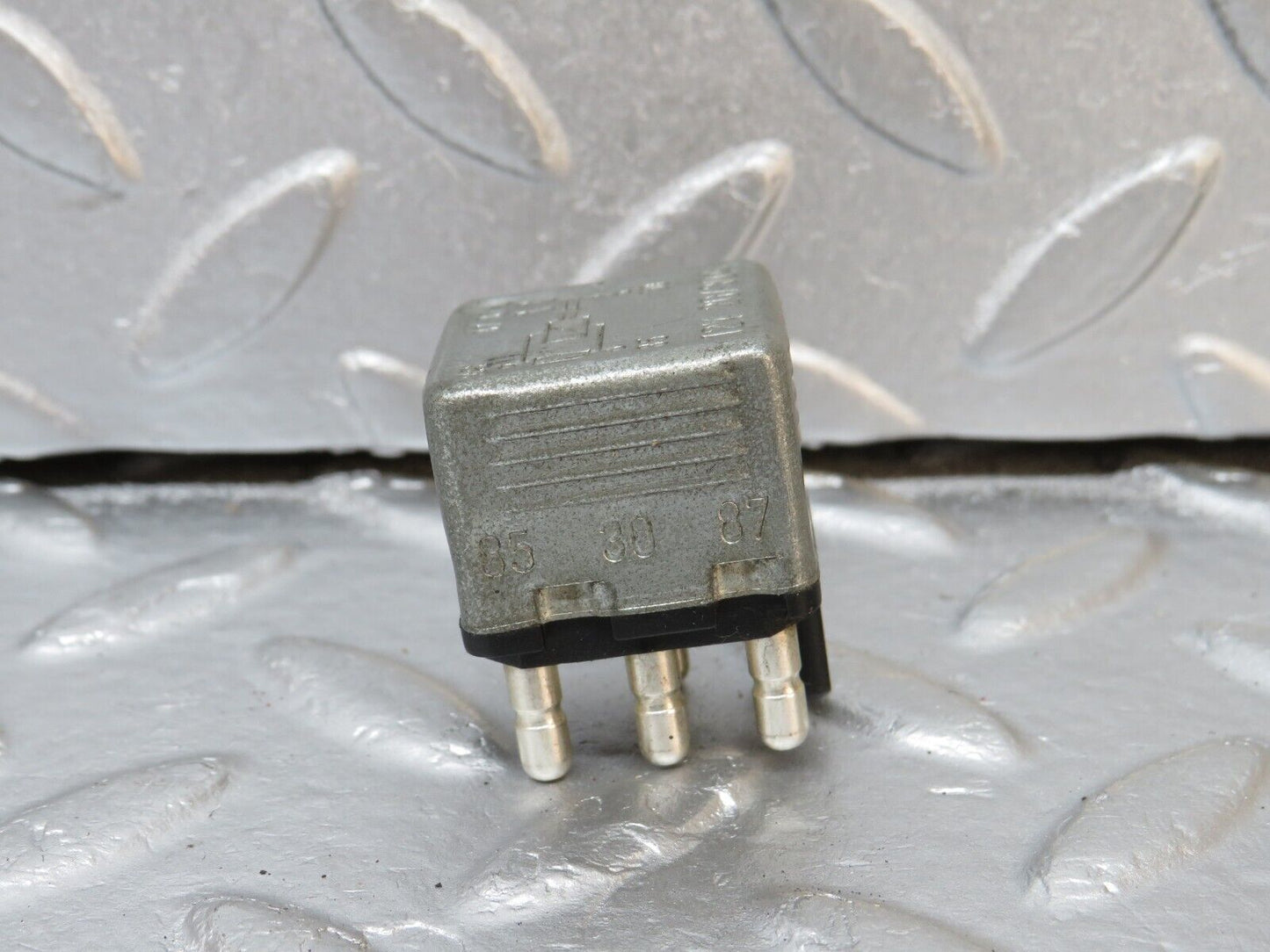39831 Mercedes-Benz R107 350SL Coupe Multi Purpose Relay 0015422219 0332205001