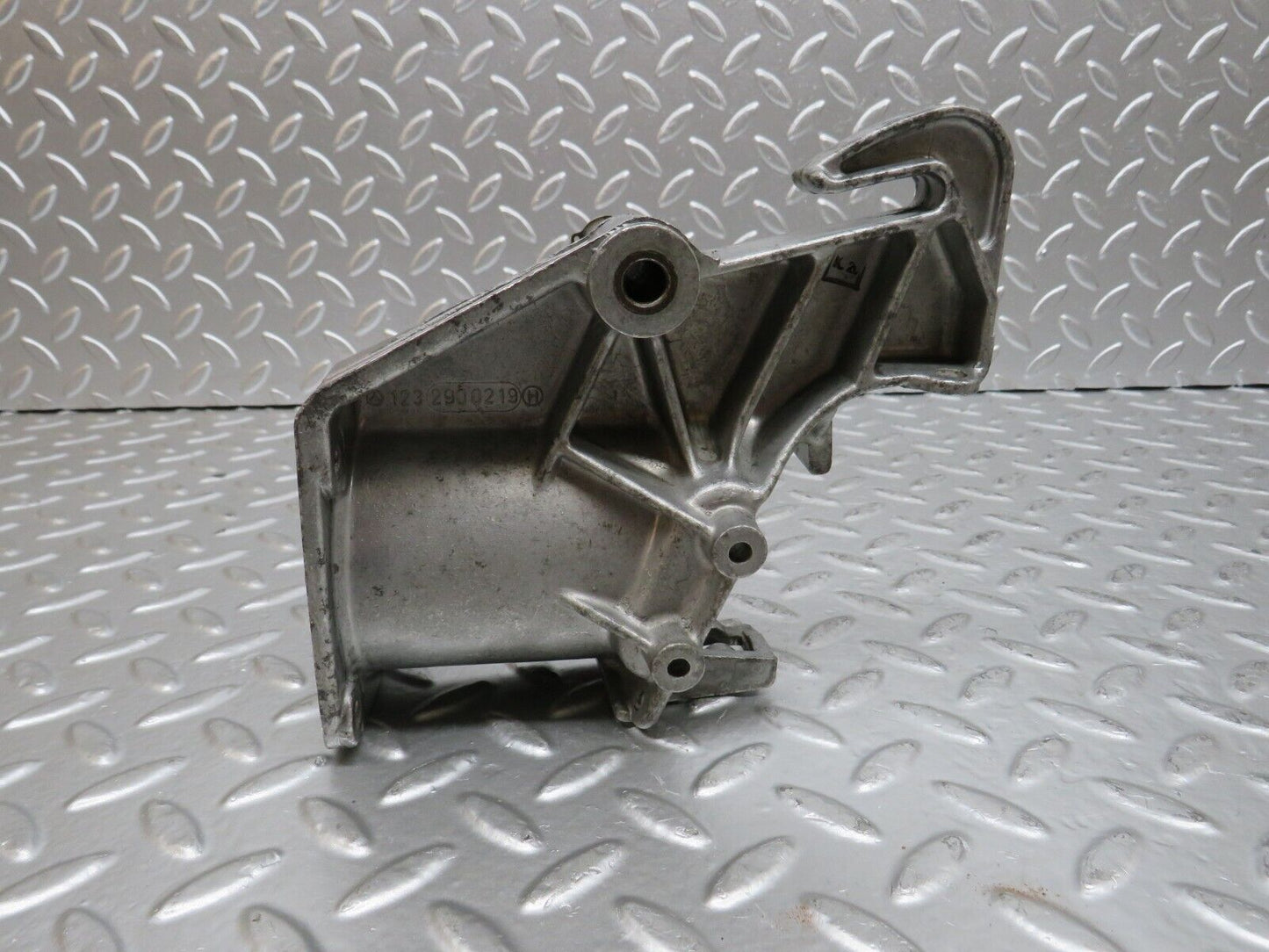 25426 Mercedes-Benz W123 200 Brake Pedal Bracket 1232900219