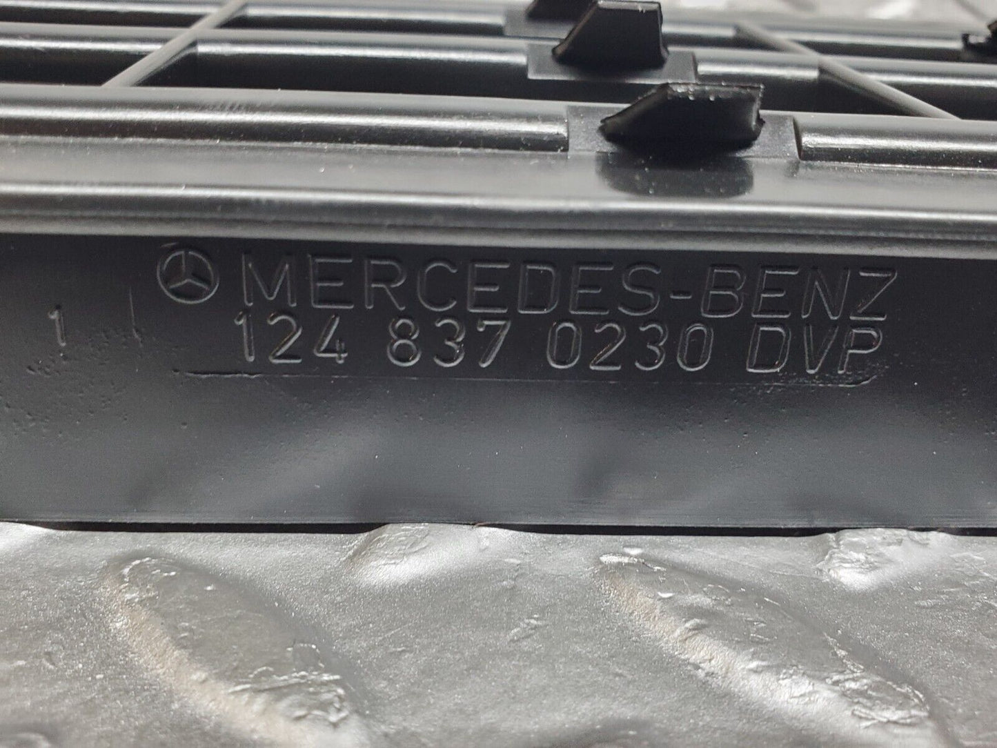 44734 Mercedes-Benz W124 220E Rear Air Intake Vent Right 1248370230 1248370242
