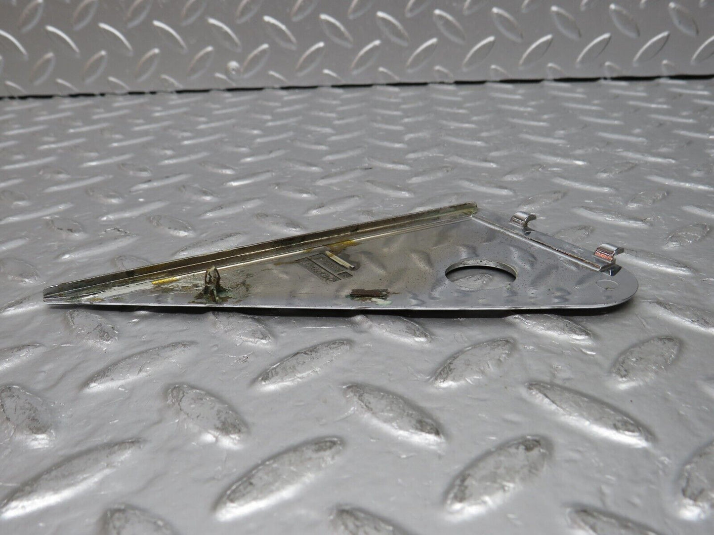 30997 Mercedes-Benz W123 200D Mirror Triangle Cover Left 1237250711
