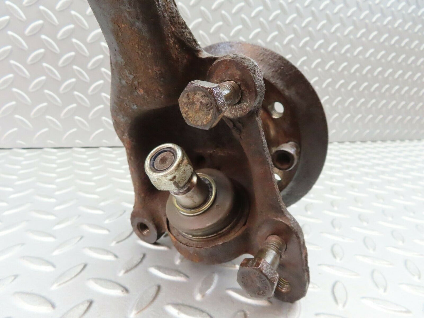 6029 Mercedes-Benz W123 200 Front Right Wheel Hub