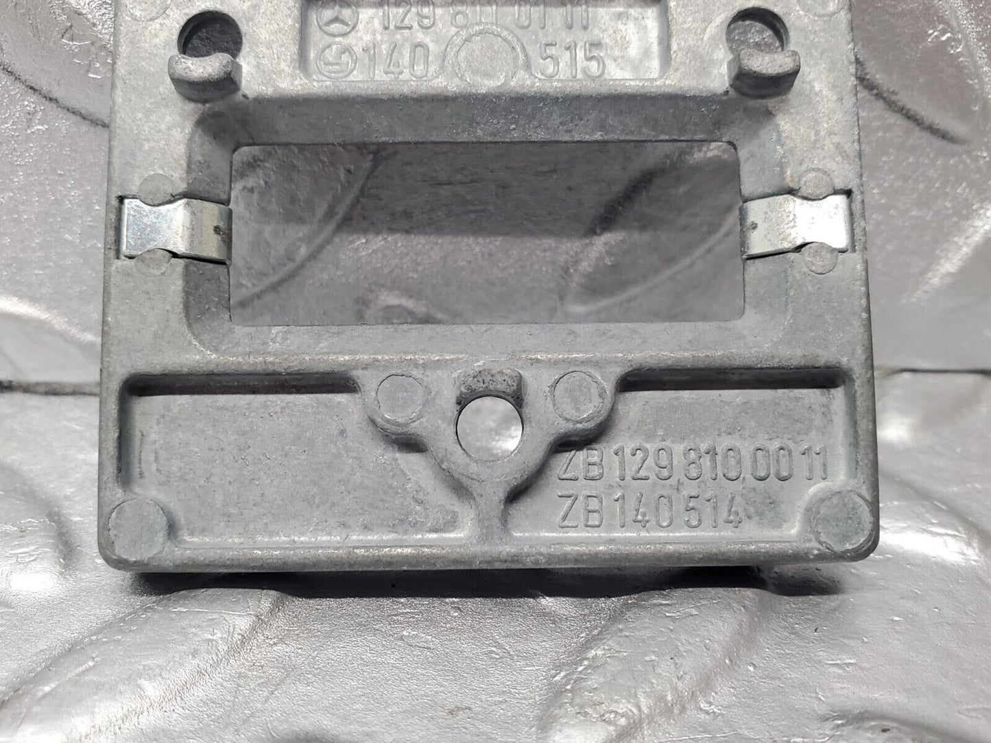46780 Mercedes-Benz R129 320SL Coupe Rear View Mirror Bracket 1298110111 1298100011