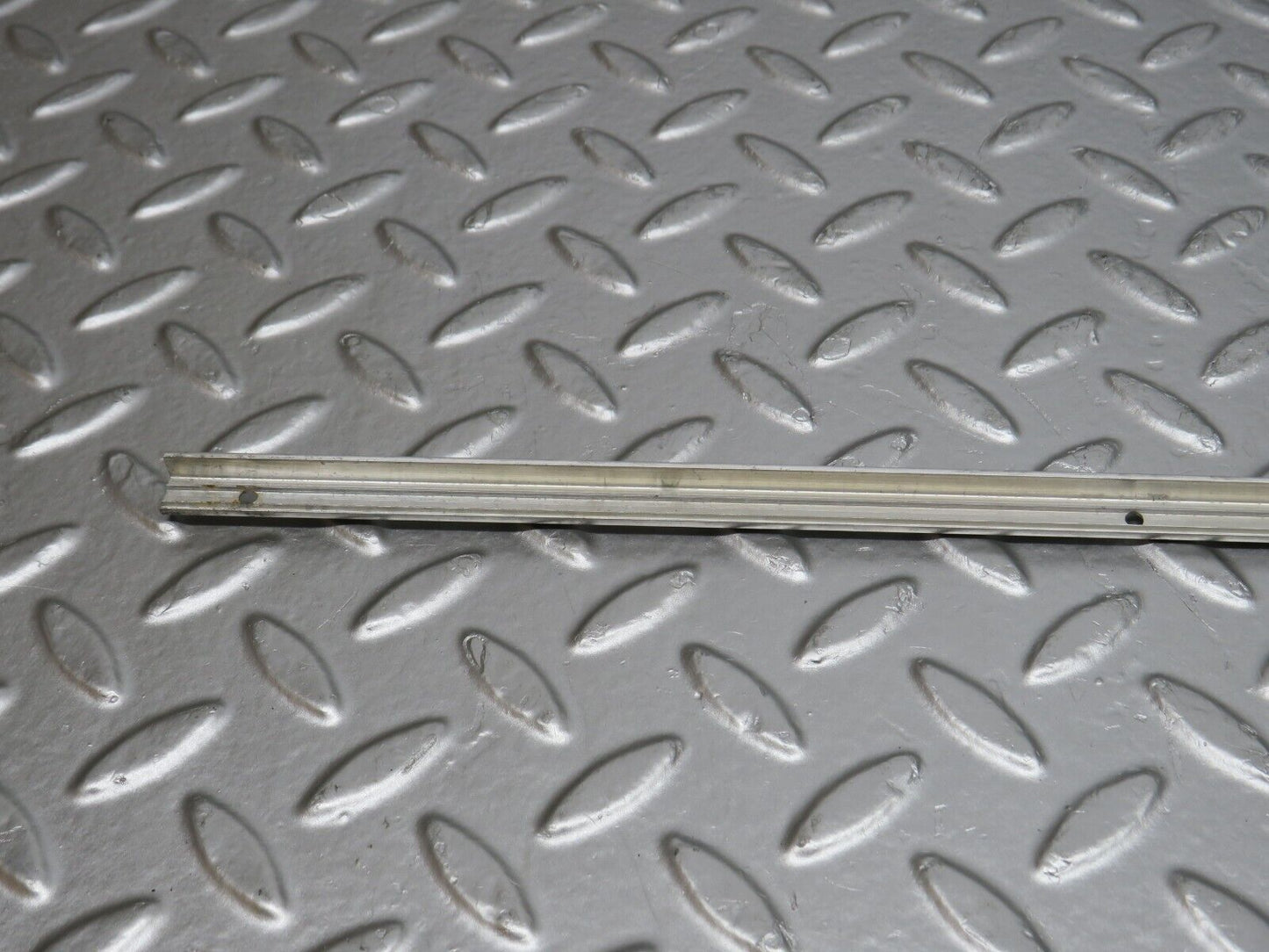 0489 Mercedes-Benz W123 230E Sunroof Chrome Trim