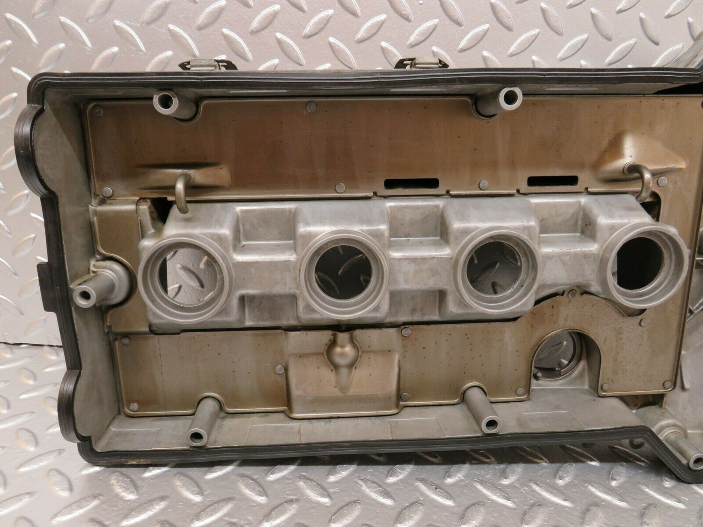 24389 Mercedes-Benz S124 220TE Wagon Cylinder Head Valve Cover 1110100330