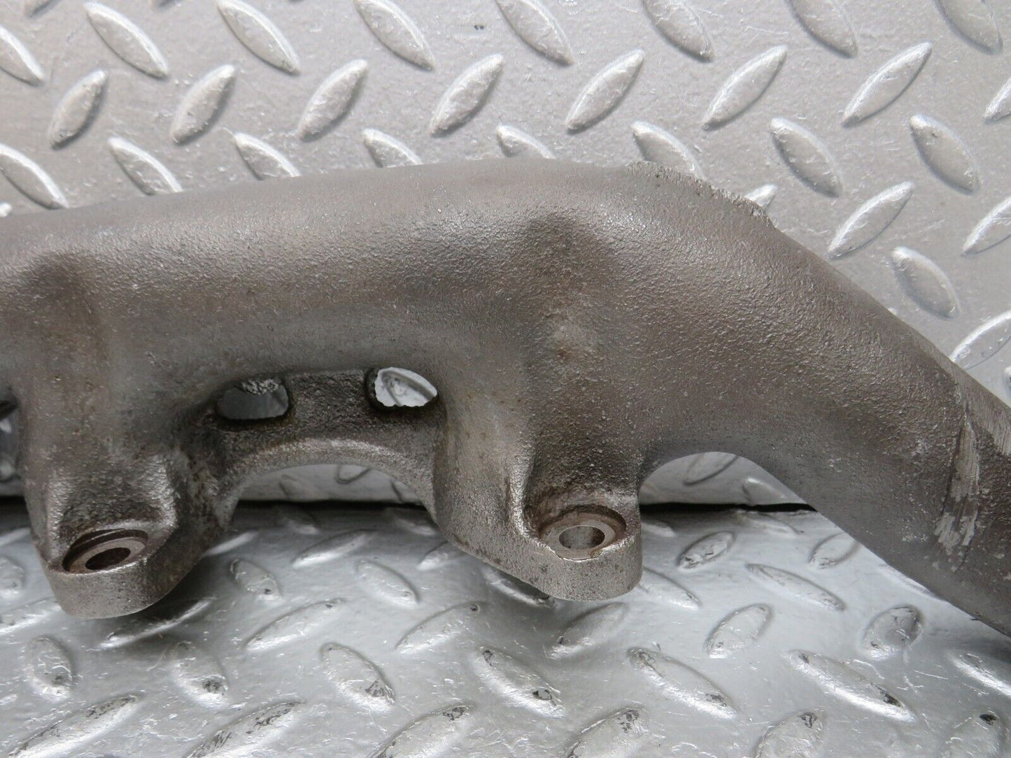 33111 Mercedes-Benz W126 380 V8 Exhaust Manifold Left 1161422302 1161422902