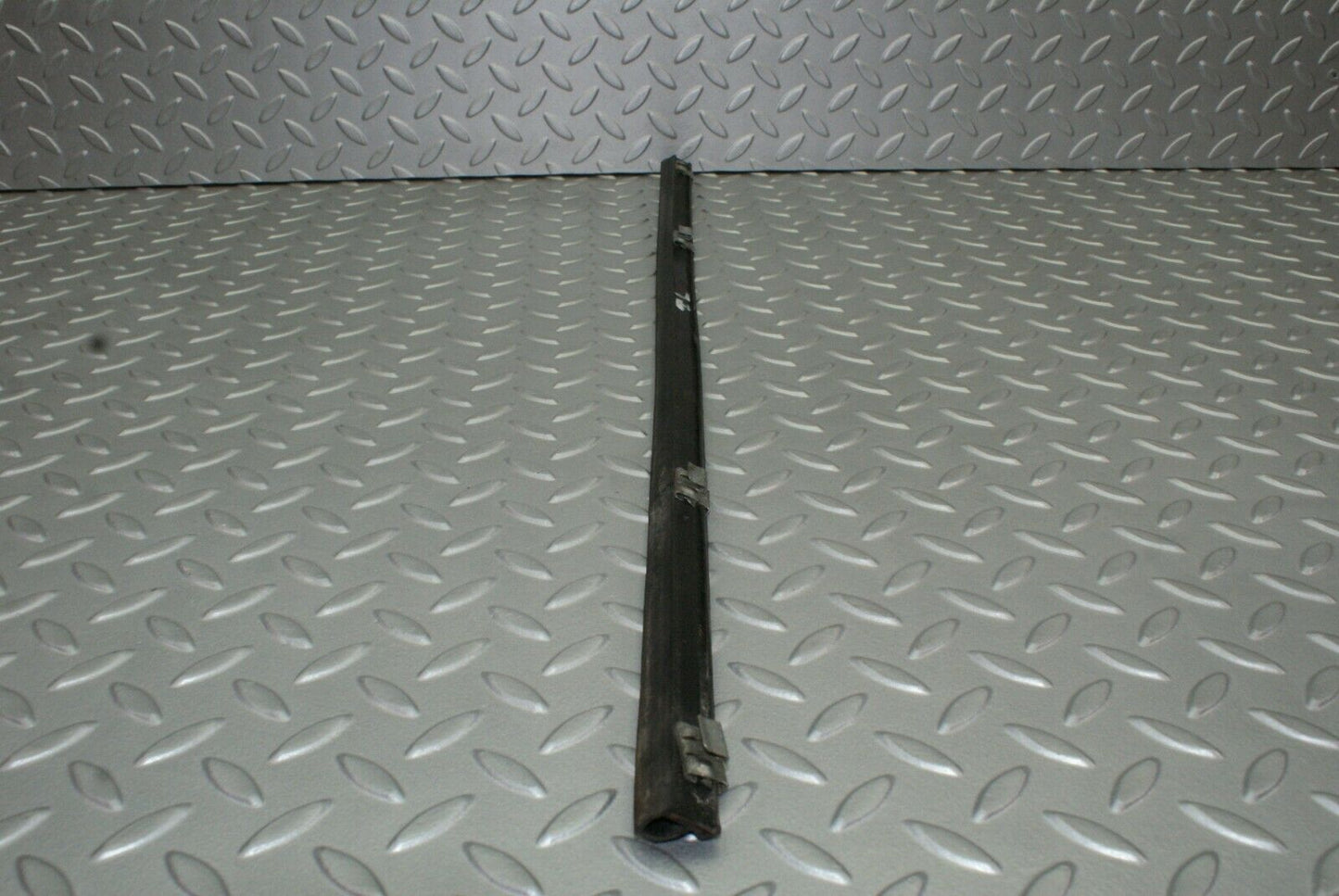 2648 Mercedes-Benz W116 350SE Glass Seal Trim Rubber Front Left