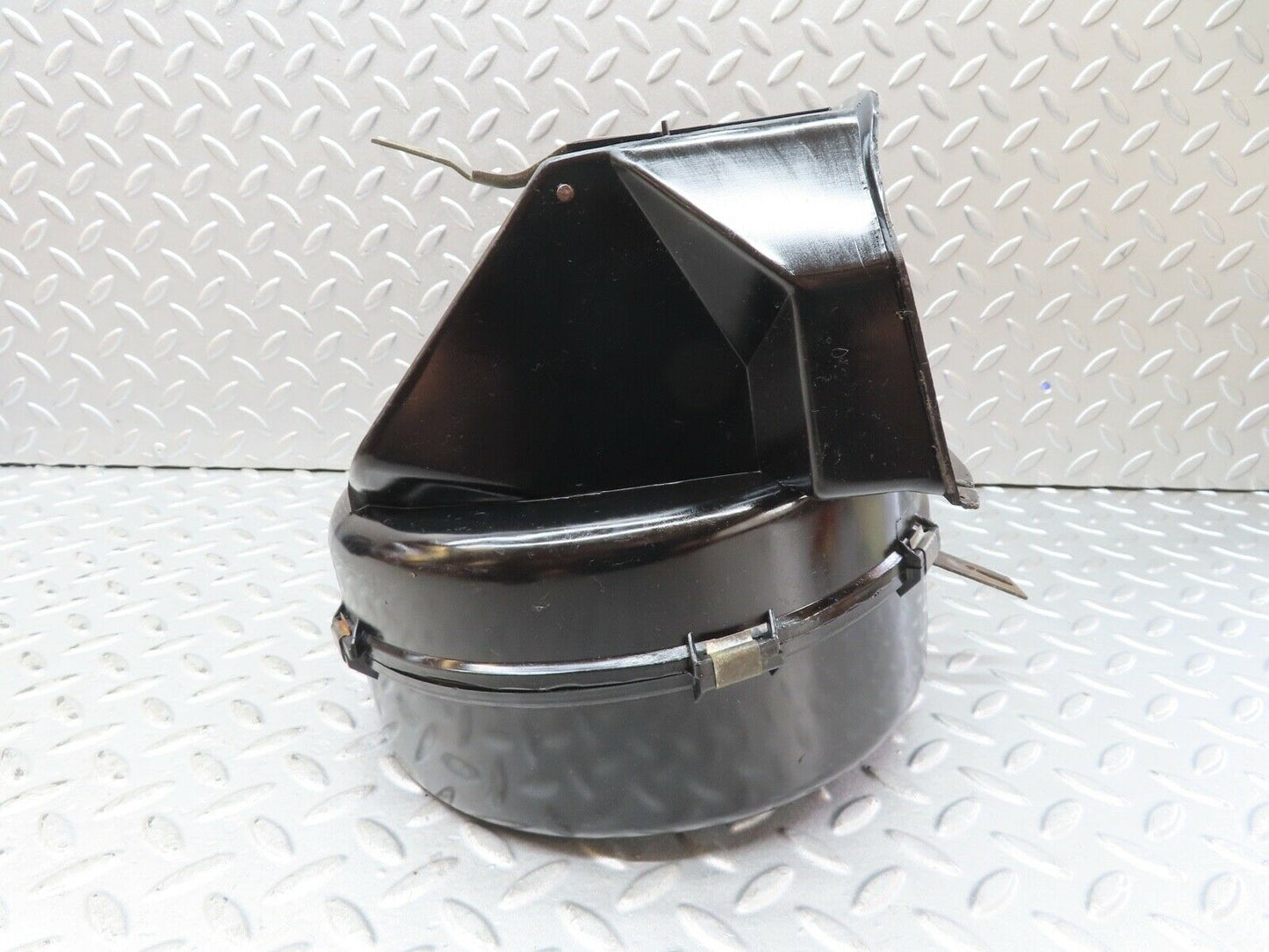 17759 Mercedes-Benz W116 450SEL Heater Blower Motor Housing