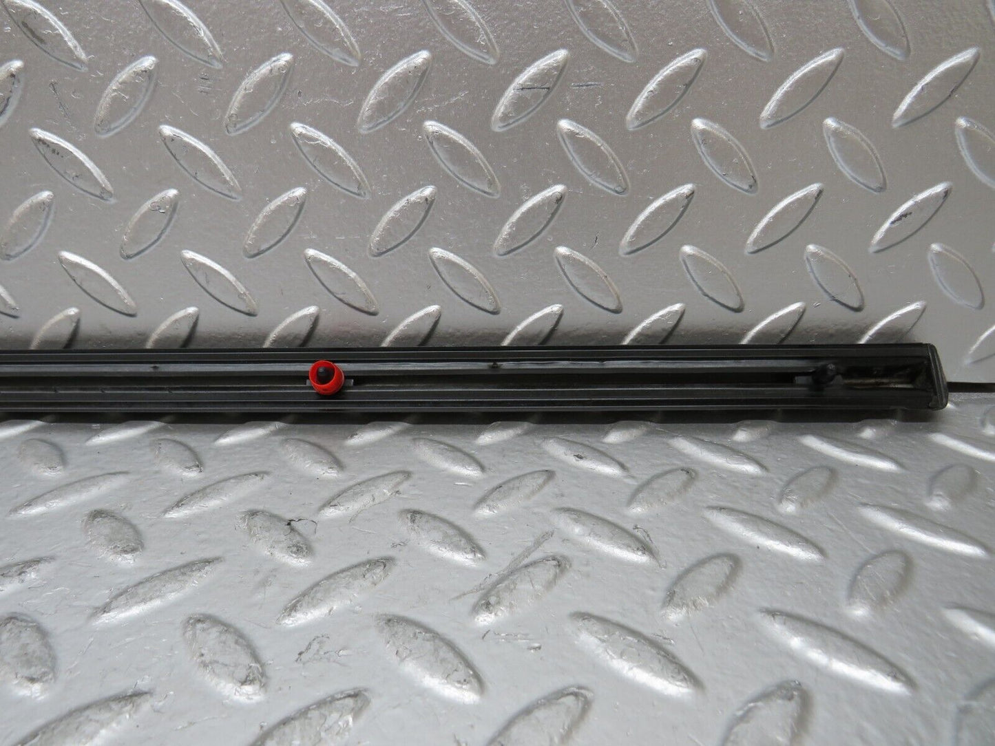 27111 Mercedes-Benz W123 280E Front Left Door Centre Moulding Trim