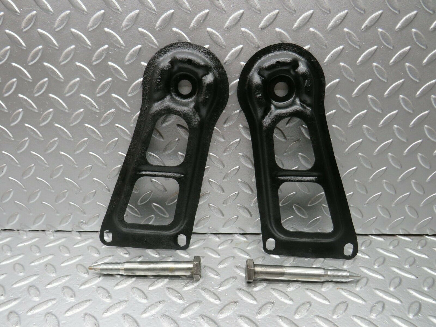 24102 Mercedes-Benz W123 280E Rear Suspension Axle Mounting Bracket