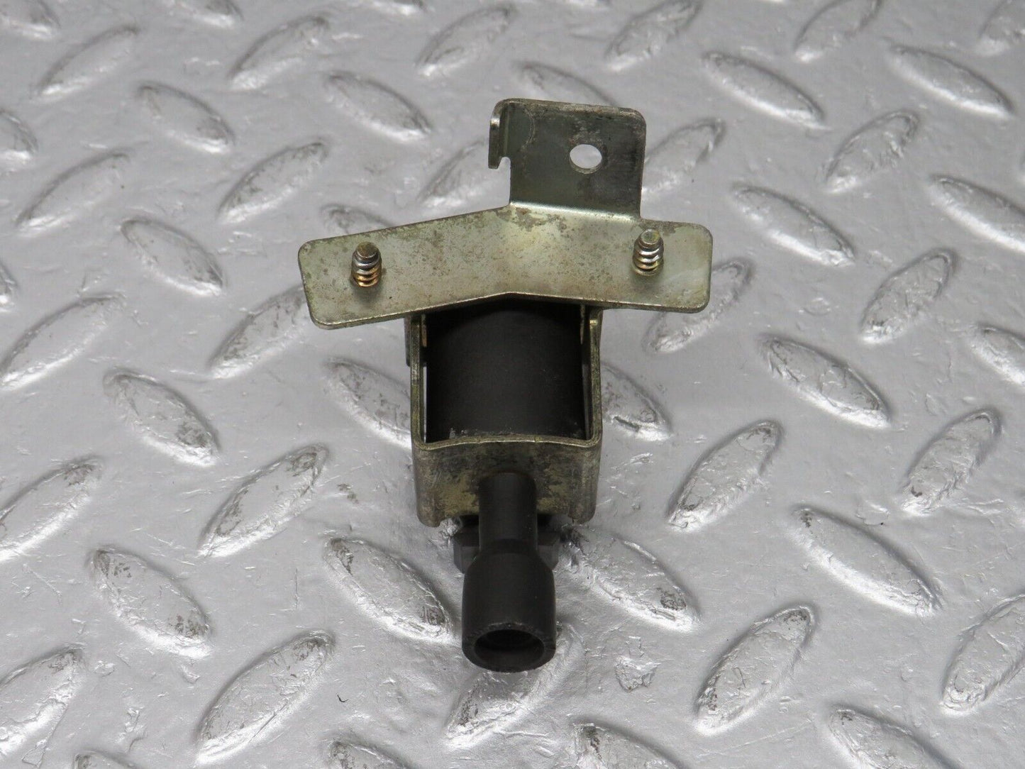 38849 Mercedes-Benz W201 190E 2.6L Vacuum Control Valve Pierburg 0015407097 7.21071.00