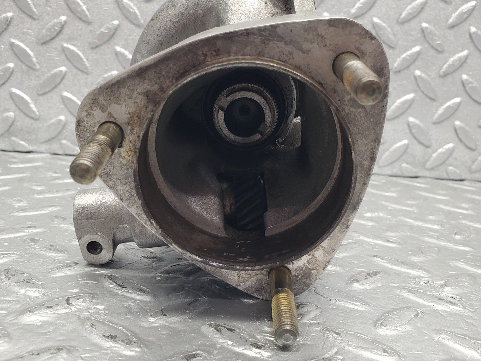 W112 injection pump drive housing used OEM