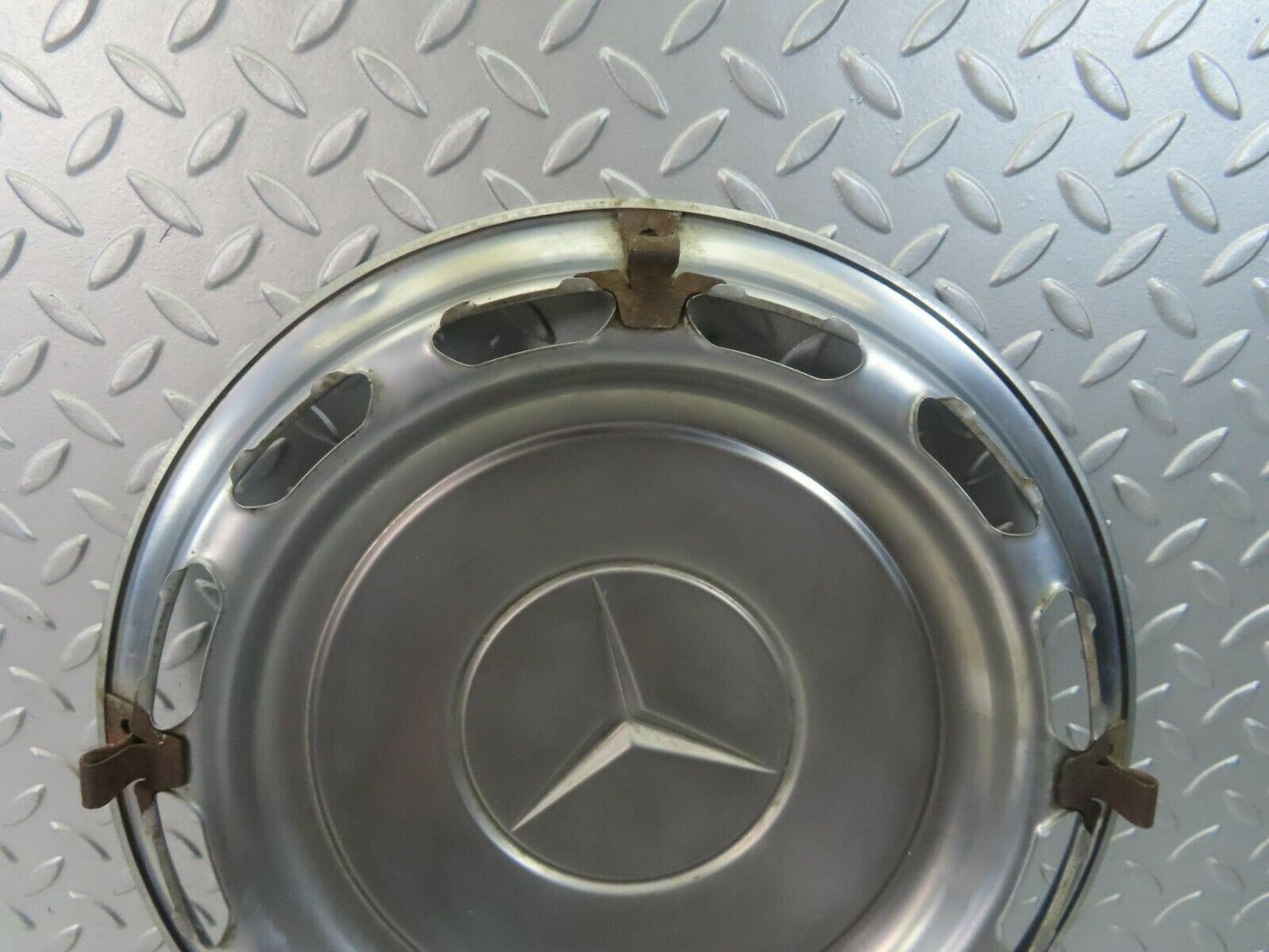 8419 Mercedes-Benz Vintage Wheel Trim Hub Cap 14