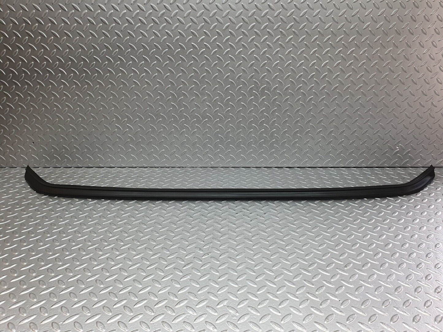 41714 Mercedes-Benz W124 200E Rear Windscreen Lower Rubber Seal