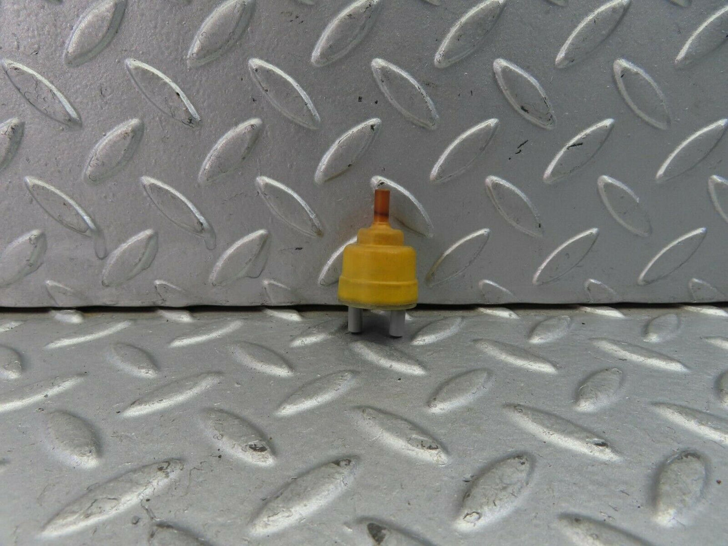 9736 Mercedes-Benz C123 280CE Coupe Vacuum Check Valve