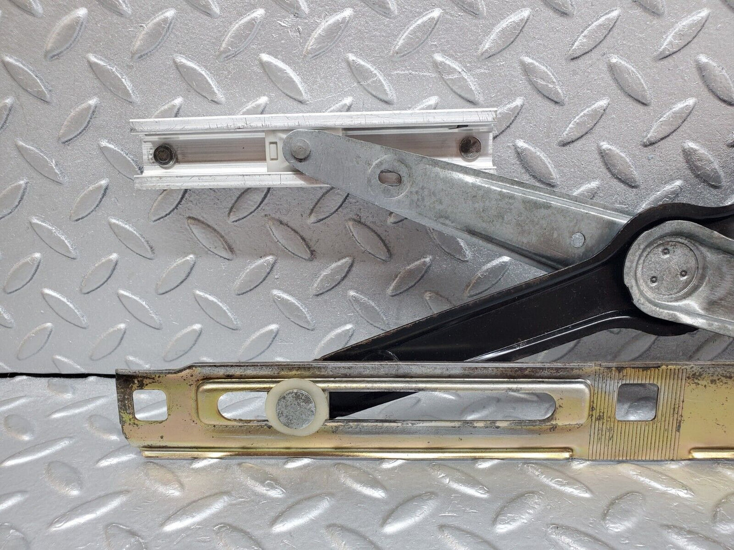 45246 Mercedes-Benz R129 300SL Coupe Power Window Regulator Left Side