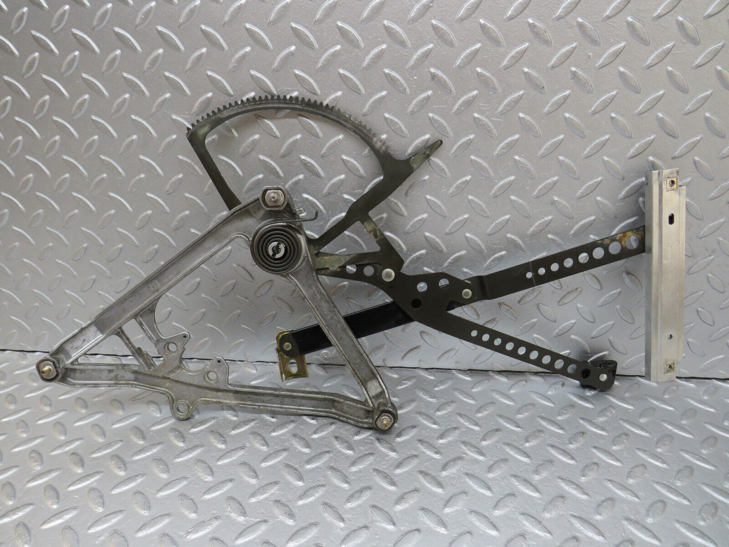 35988 Mercedes-Benz W126 420SE Front Left Power Window Regulator