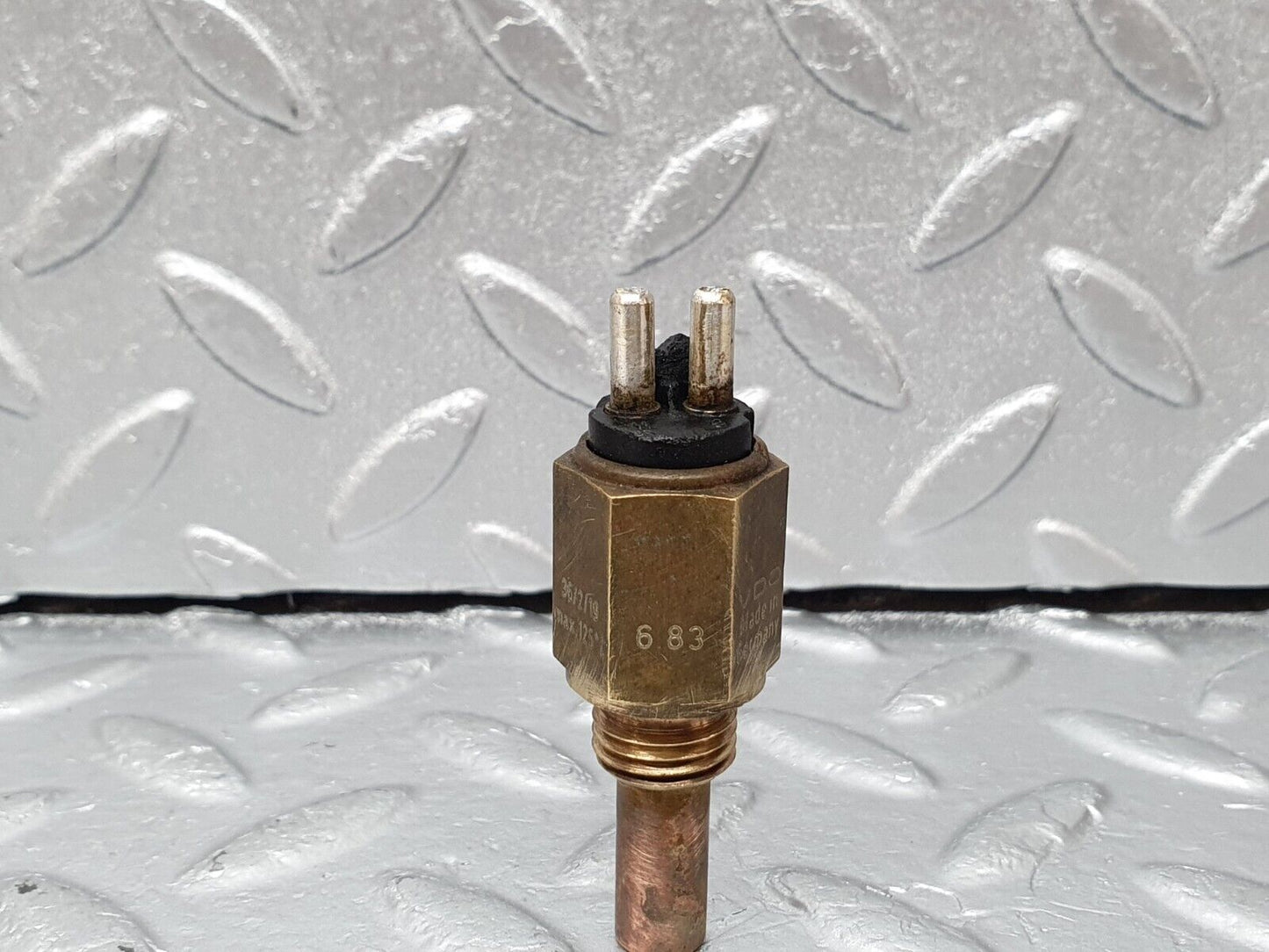 41331 Mercedes-Benz W123 280E Temperature Sensor VDO