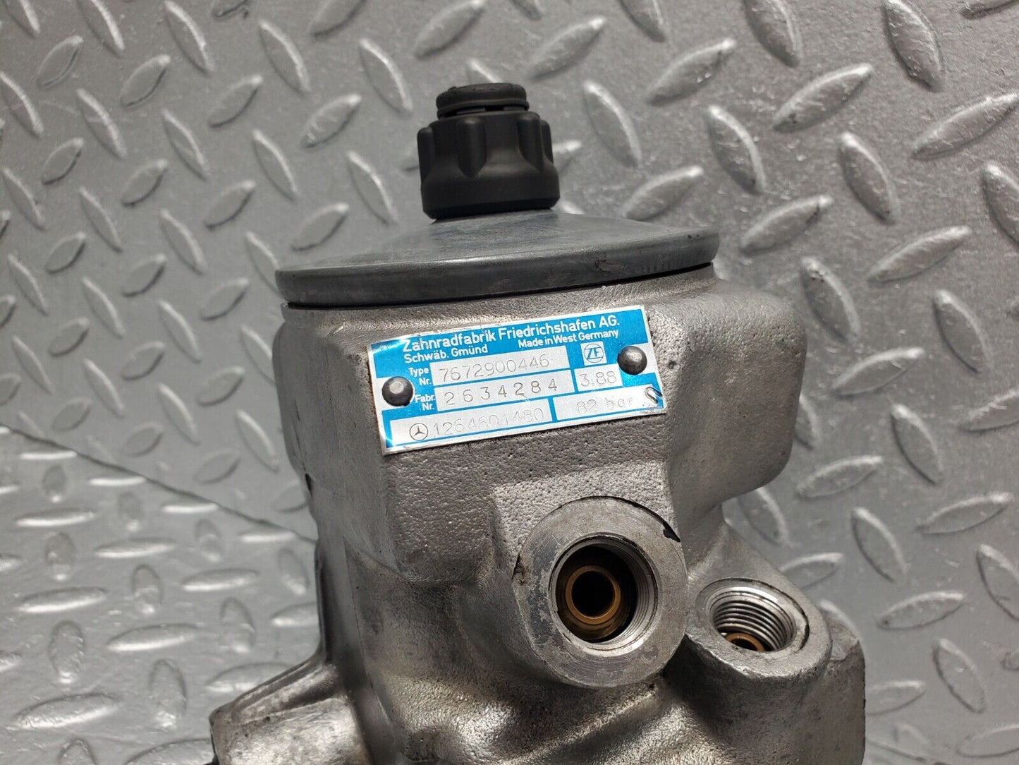 46024 Mercedes-Benz W126 420SE Power Steering Pump 1264601480 7672900446
