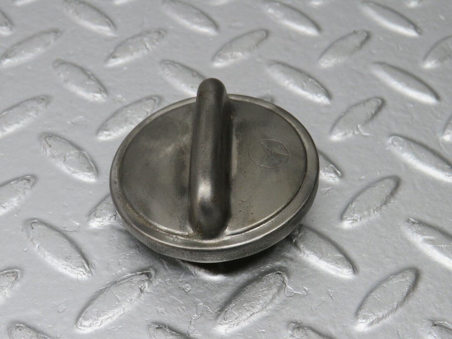 38592 Mercedes-Benz W108 Oil Filler Cap