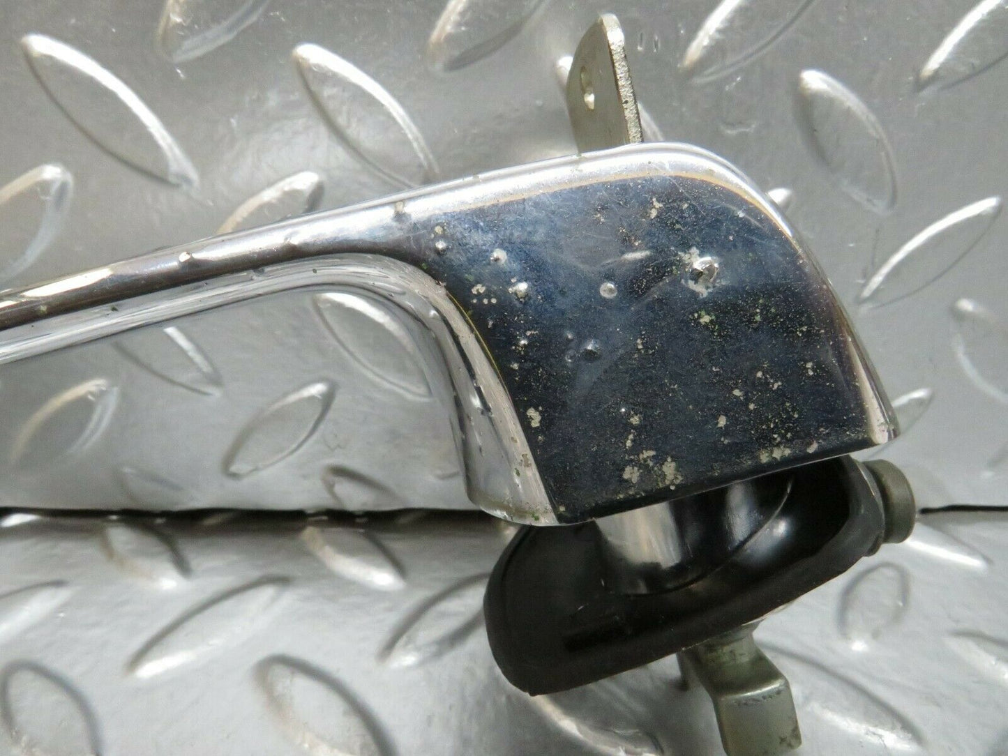 23714 Mercedes-Benz W114 280E Exterior Door Handle Front Right Key 1157600601