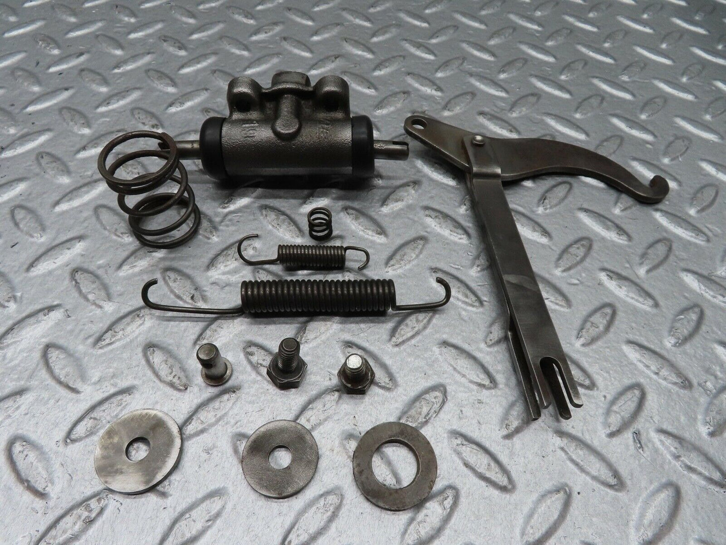18304 Mercedes-Benz W111 220SE Coupe Rear Right Brake Shoe Accessory Set