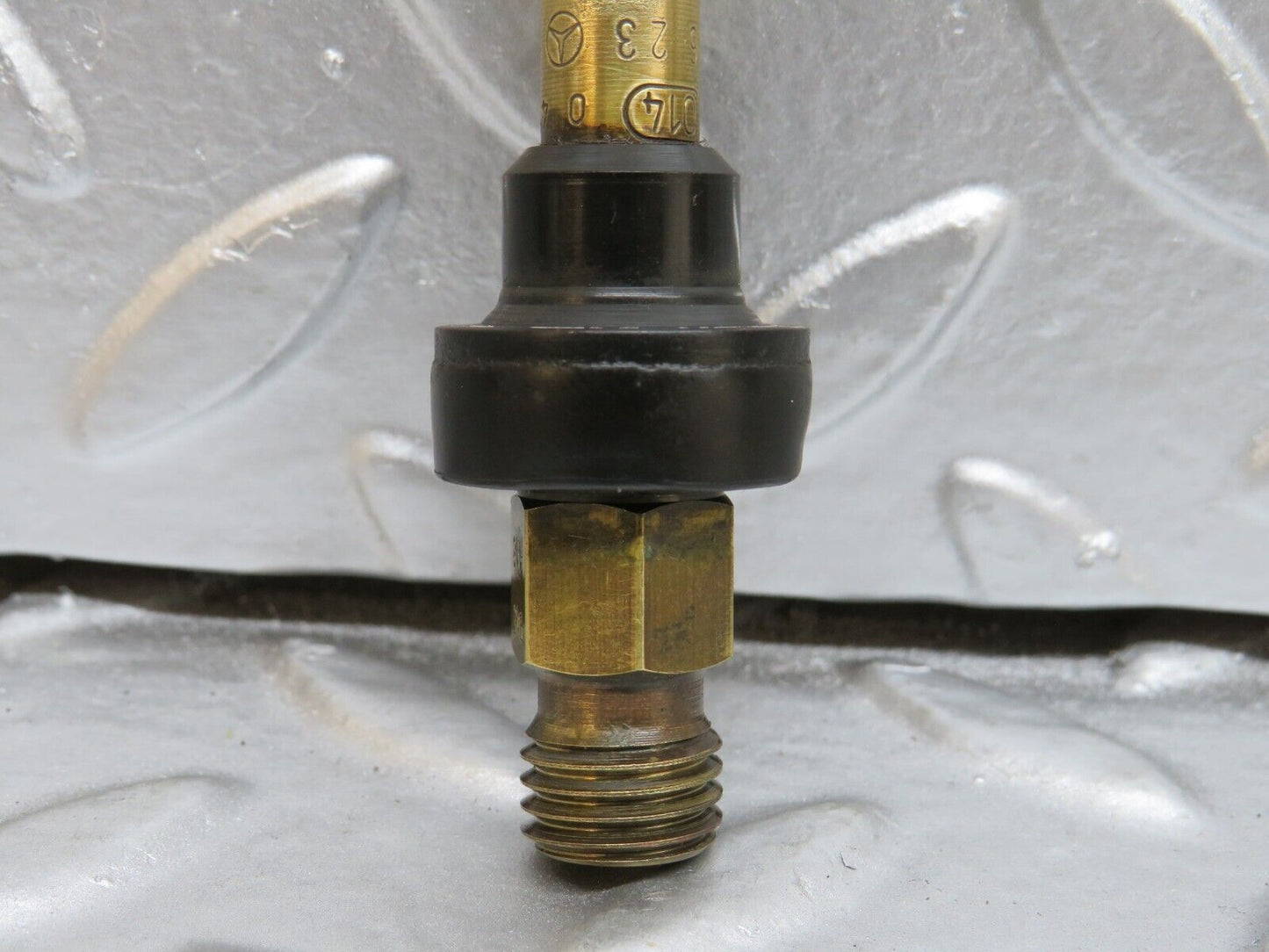 29577 Mercedes-Benz W124 230E Fuel Injector  0437502047 0000785623
