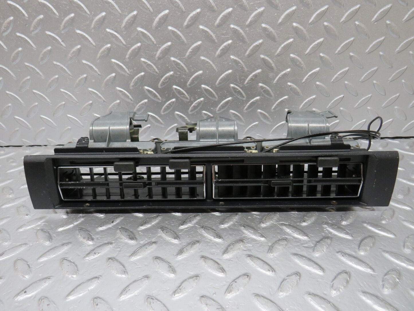34431 Mercedes-Benz C126 380SEC Dashboard Centre Air Vent 1268310030 126830005
