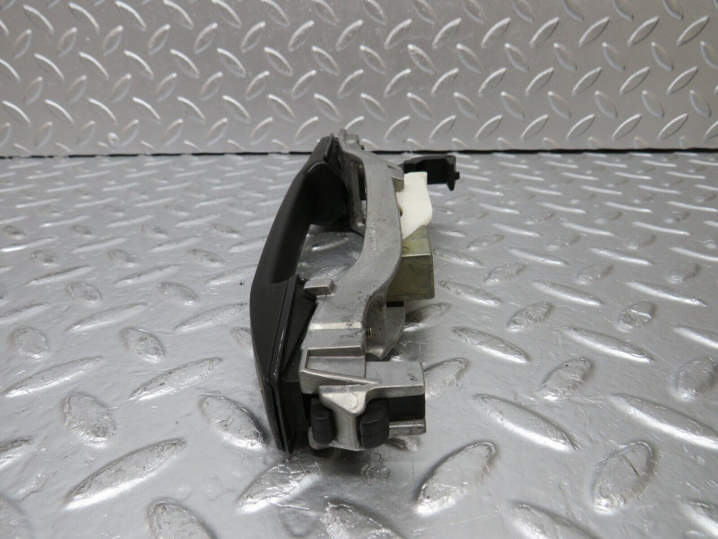 30476 Mercedes-Benz W124 230E Rear Left Exterior Door Handle