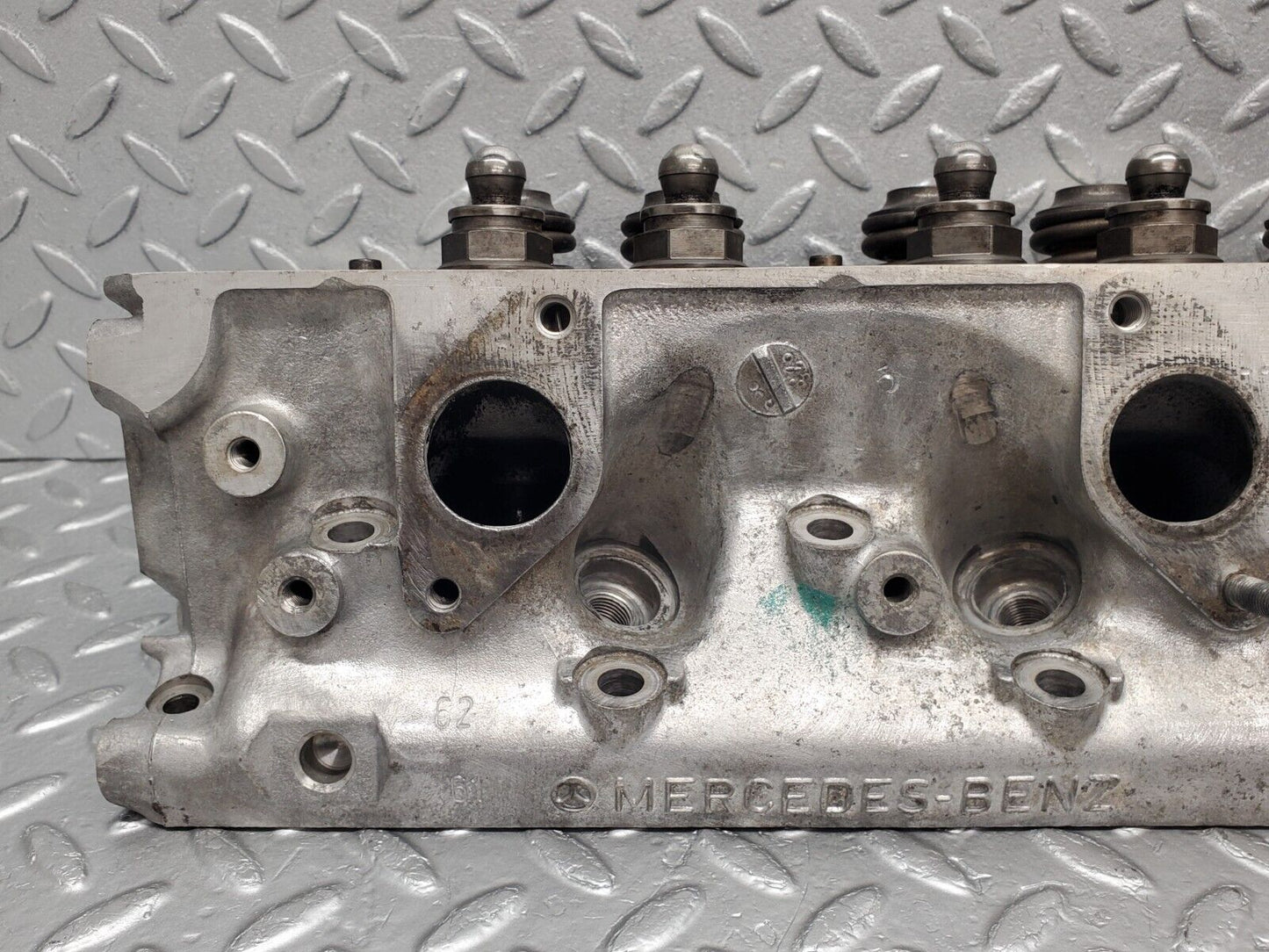 46317 Mercedes-Benz W126 420SE Cylinder Head Left Side 1160164001