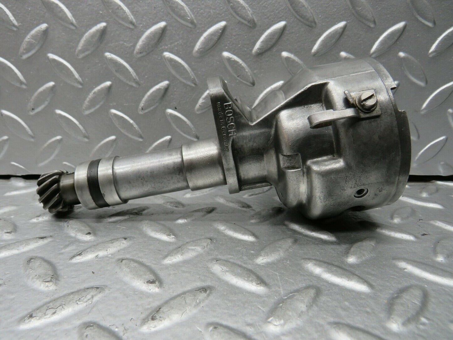21836 Mercedes-Benz W123 Ignition Distributor Bosch 0237302005