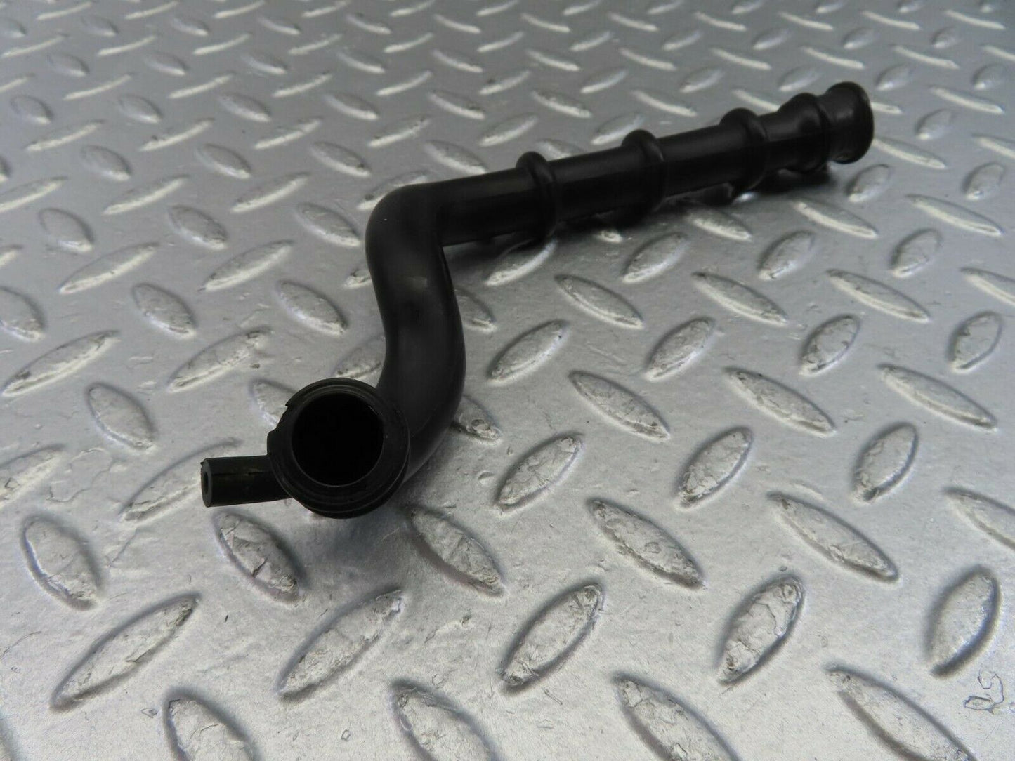 10811 Mercedes-Benz W123 230E Air Intake Pipe 1020940282