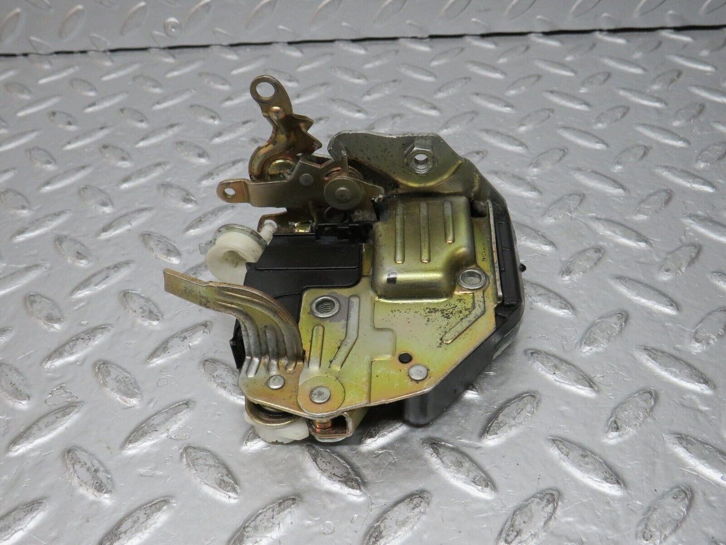 31794 Mercedes-Benz W201 190LE Front Right Door Lock Mechanism