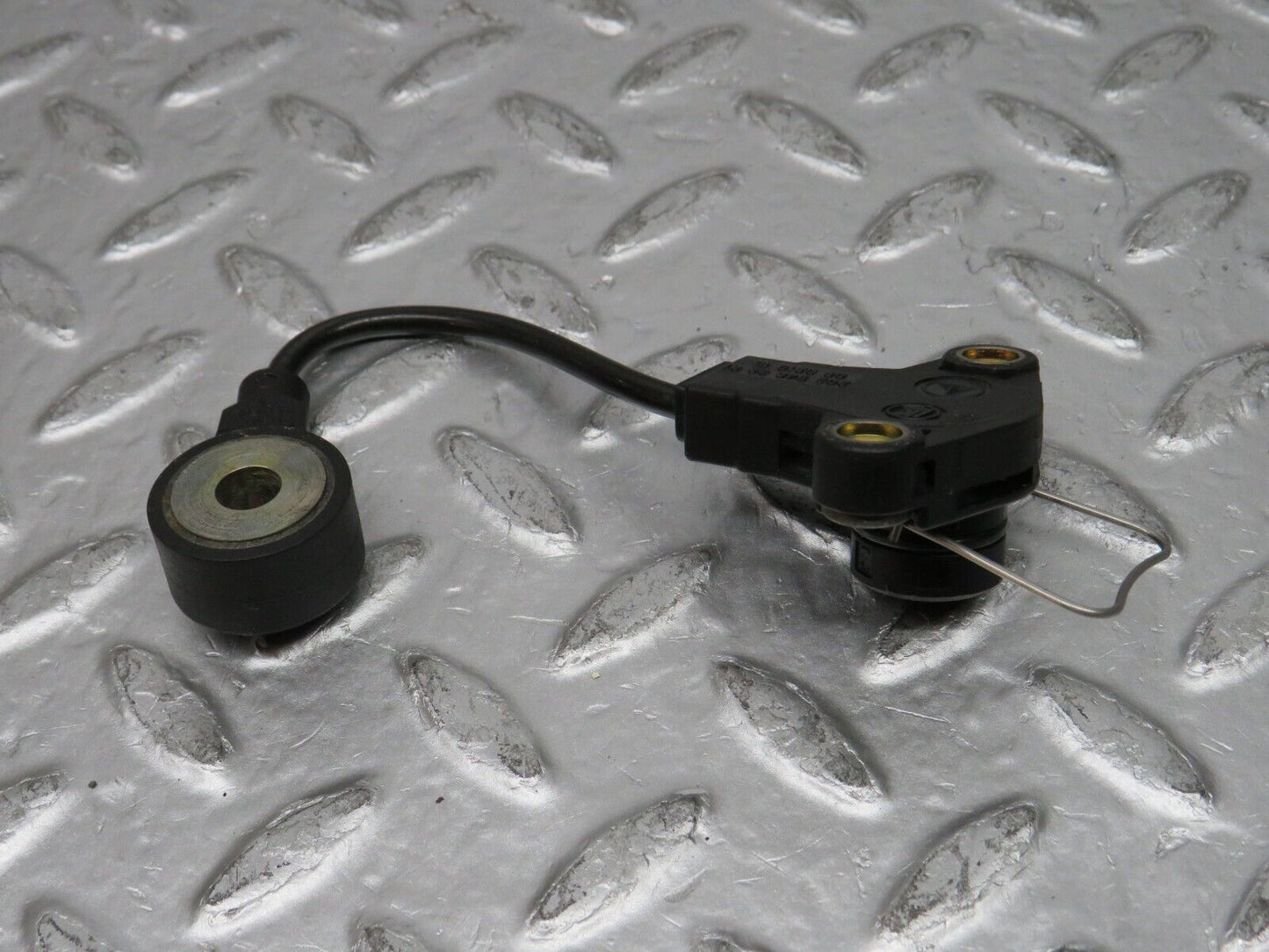 31491 Mercedes-Benz S124 220TE Wagon Knock Sensor 2025403881 0031537928
