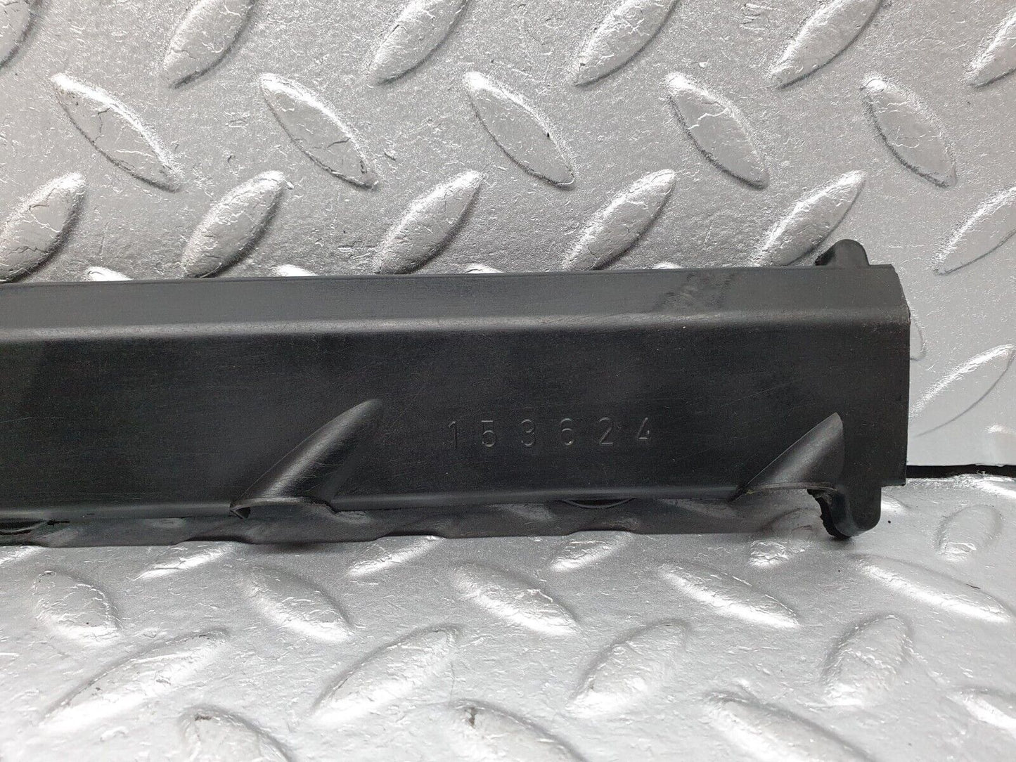 41069 Mercedes-Benz W126 300SE Ignition Leads Cover 10315905540 1031590440