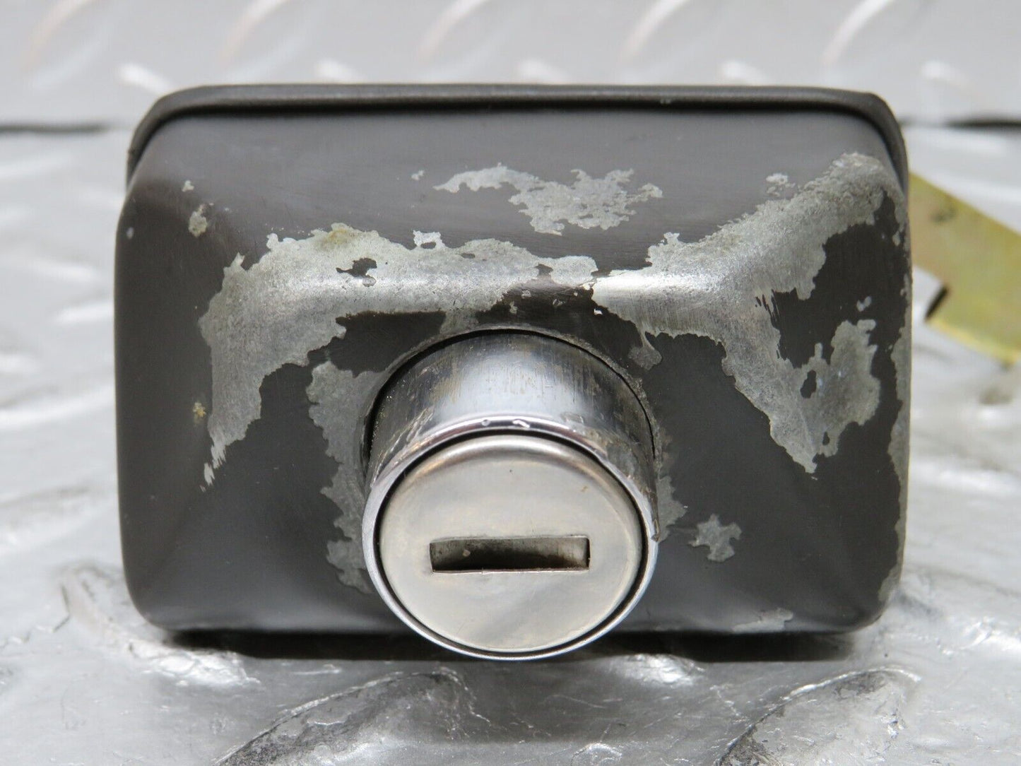 26905 Mercedes-Benz W123 240D Trunk Lock No Key 1237580096