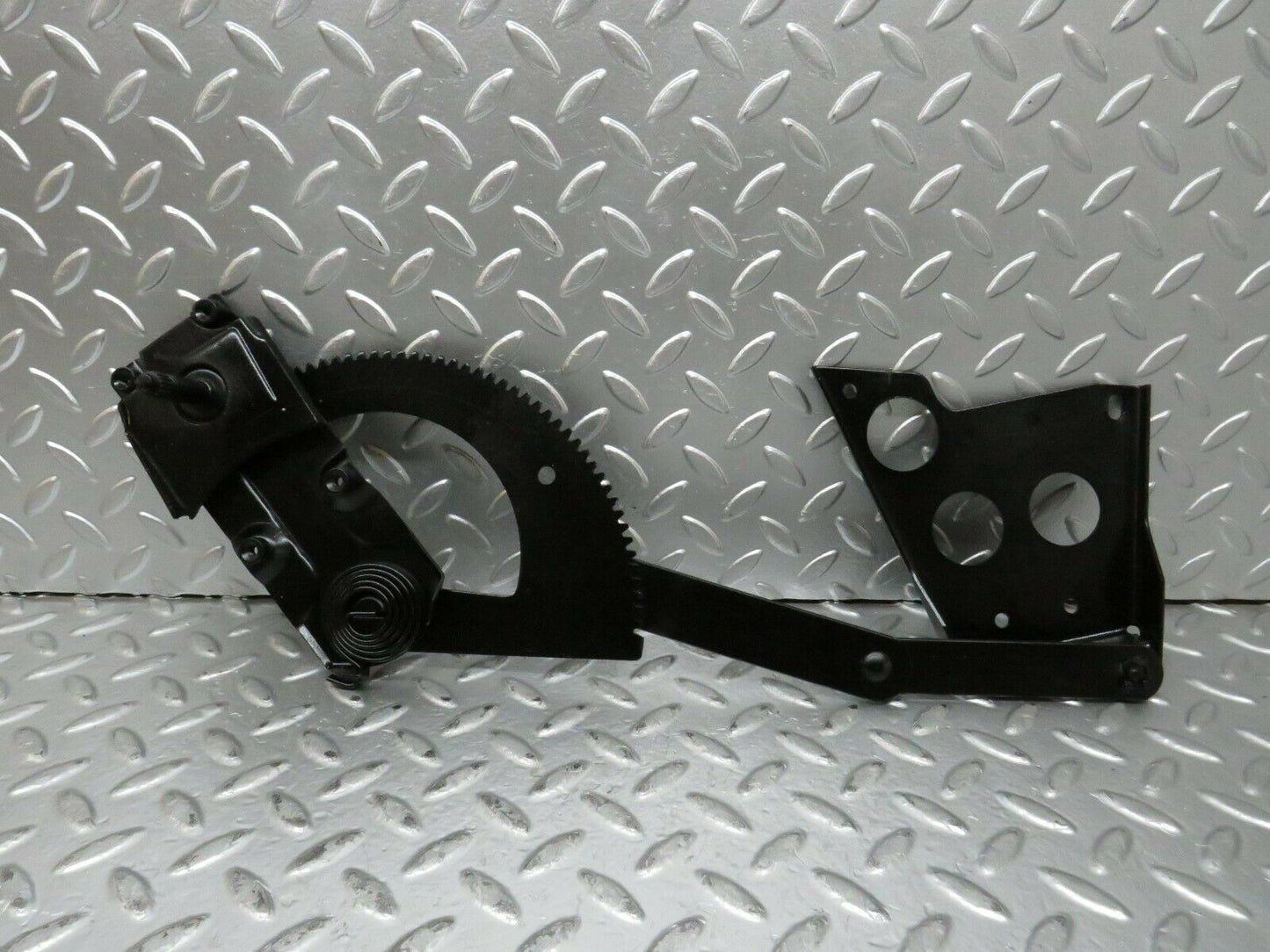23821 Mercedes-Benz C107 450SLC Rear Right Manual Window Regulator 1076730203